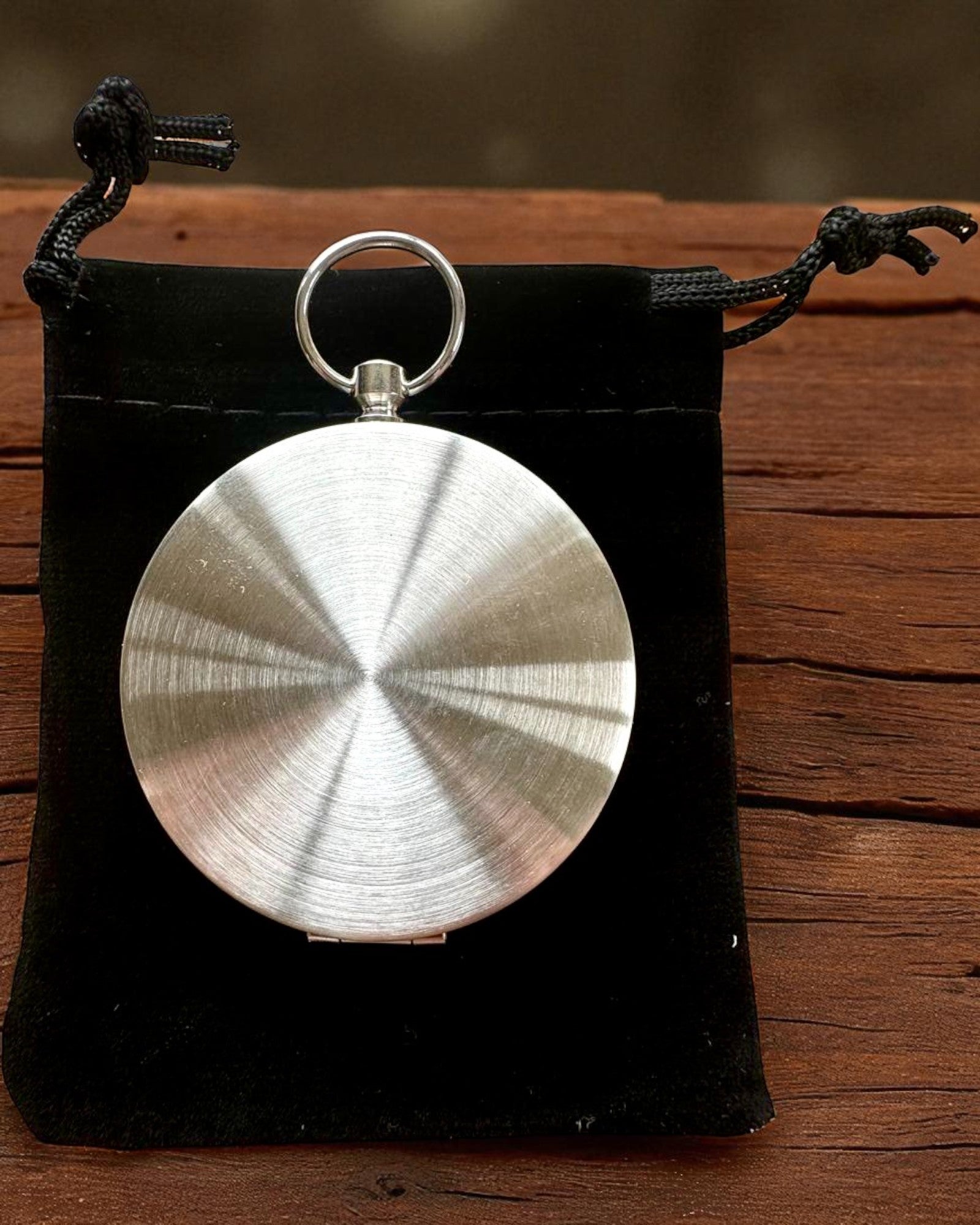 Αδιάβροχη Ορειχάλκινη Πυξίδα με Φωτεινό Εφέ - Απαραίτητο για Πεζοπορία και Κατασκήνωση, εξατομίκευση με χάραξη