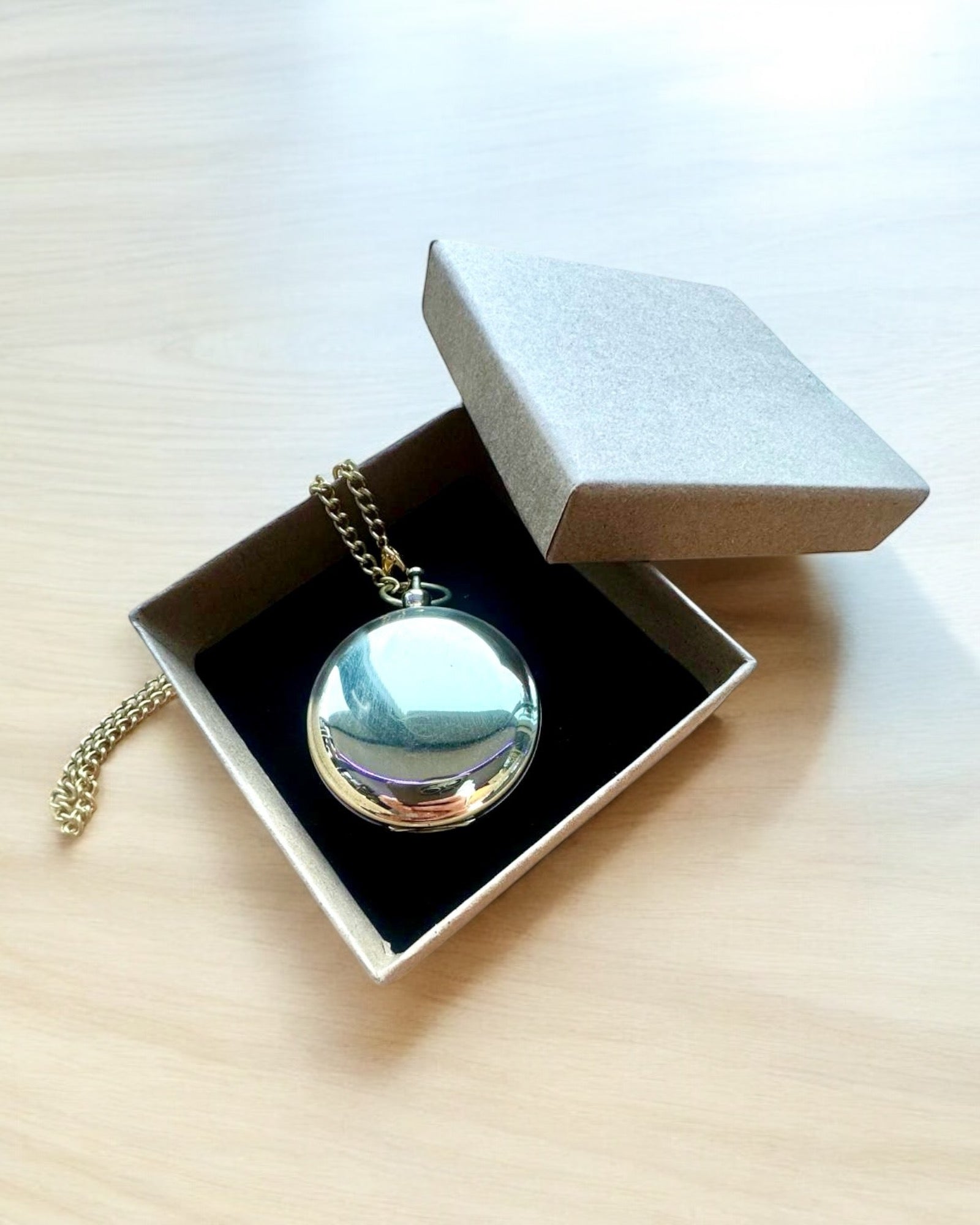 Χρυσού χρώματος Κομπάς Περιπέτεια – Κομψός Πλοηγός Ανακαλύψεων