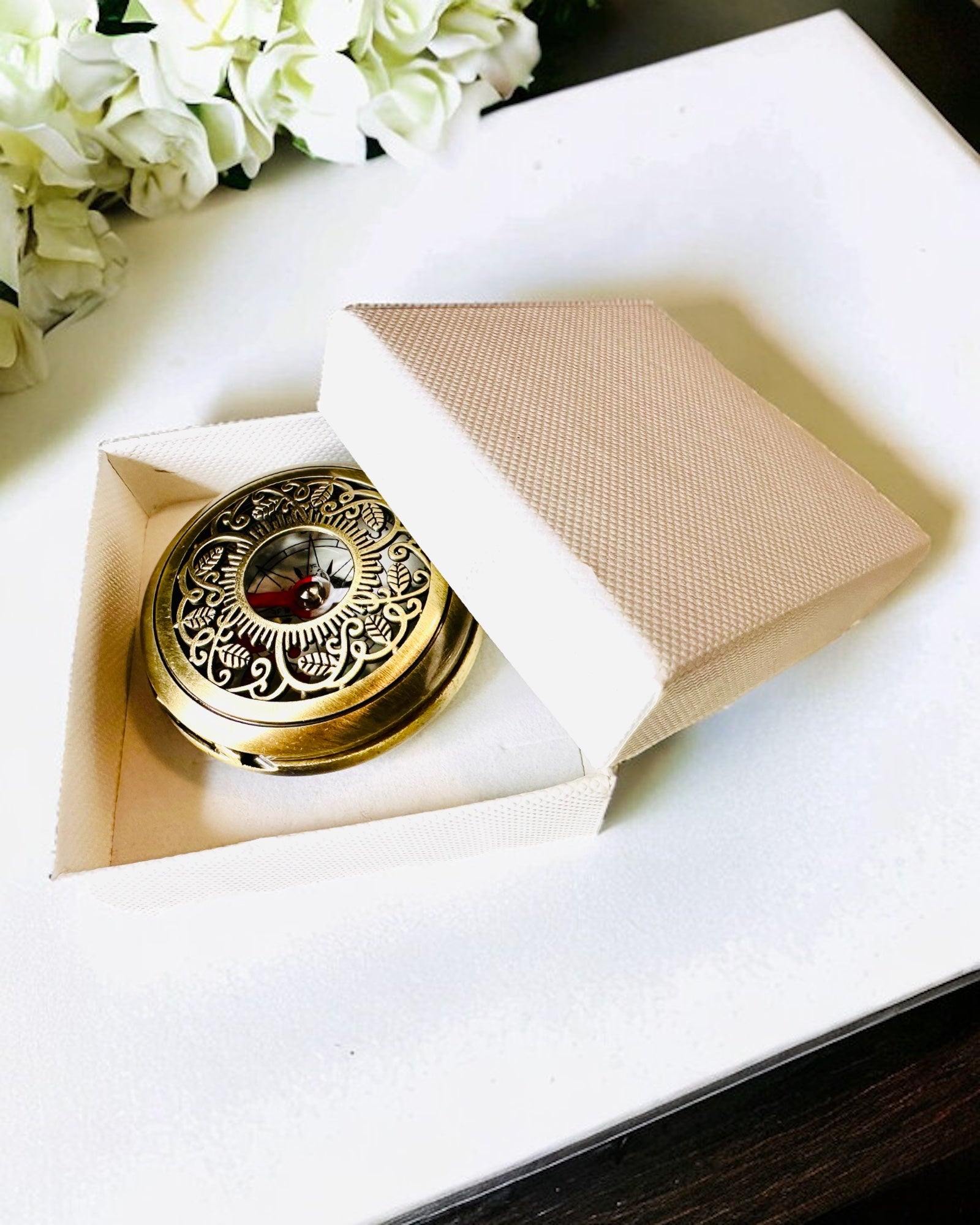 Πυξίδα Πλοήγησης σε Vintage Στυλ με Διάτρητο Σχέδιο – χρώμα καφέ-χρυσό