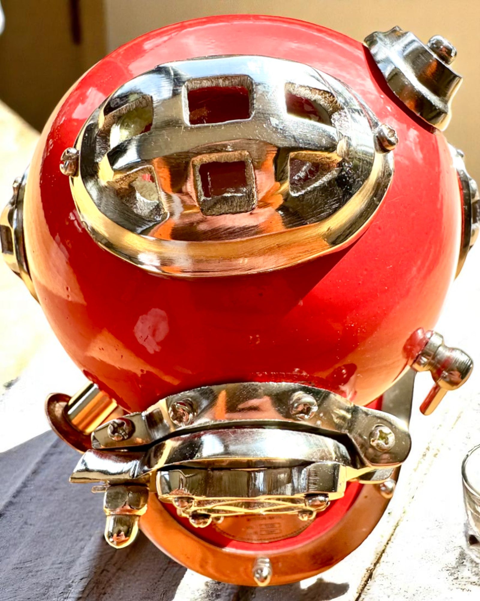 Hełm Odkrywcy Głębin - Edycja Kolekcjonerska z Możliwością Grawerowania, 35 cm, prezent dla strażaka lub nurka