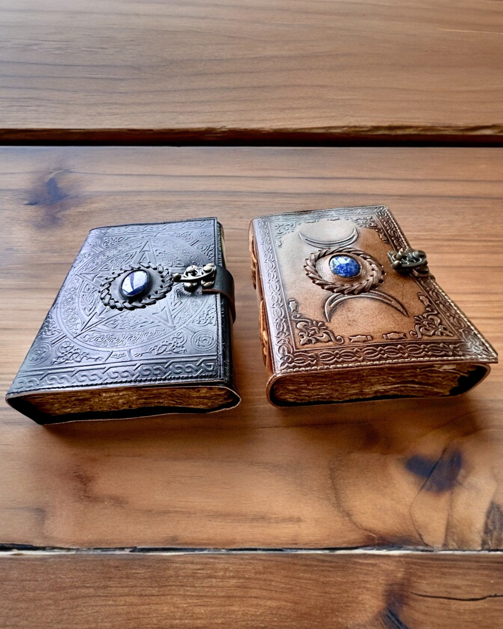 Premium Ημερολόγιο, Αρχαίο σχέδιο, Δερμάτινο Σημειωματάριο "Μαγικό Χρονικό" 200 σελίδες, 2 επιλογές διαθέσιμες, εξατομίκευση με χάραξη