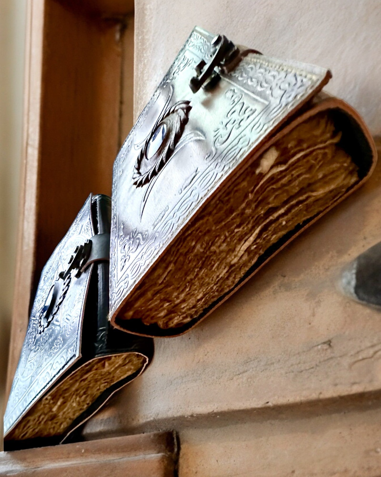 Premium Ημερολόγιο, Αρχαίο σχέδιο, Δερμάτινο Σημειωματάριο "Μαγικό Χρονικό" 200 σελίδες, 2 επιλογές διαθέσιμες, εξατομίκευση με χάραξη