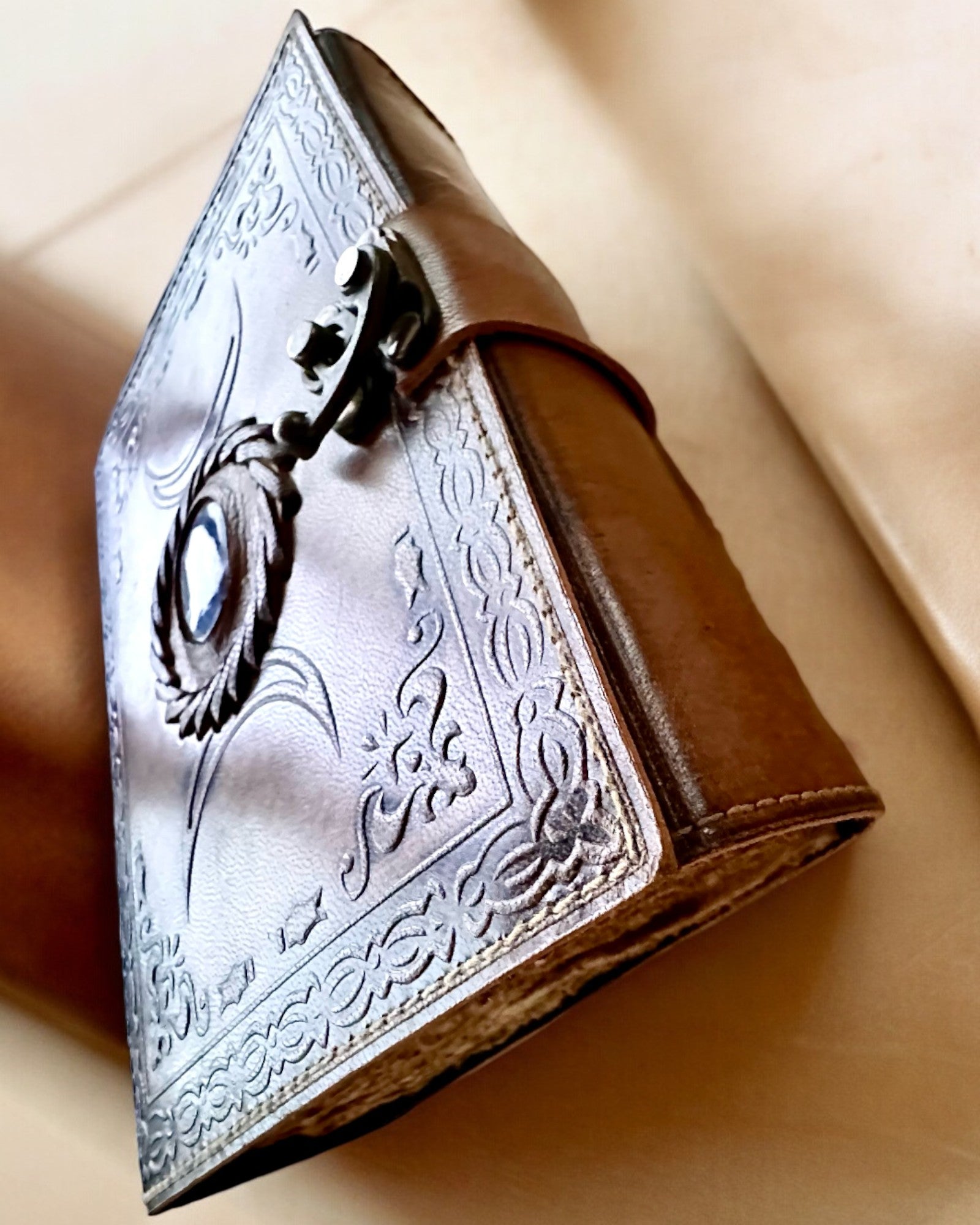 Premium Ημερολόγιο, Αρχαίο σχέδιο, Δερμάτινο Σημειωματάριο "Μαγικό Χρονικό" 200 σελίδες, 2 επιλογές διαθέσιμες, εξατομίκευση με χάραξη