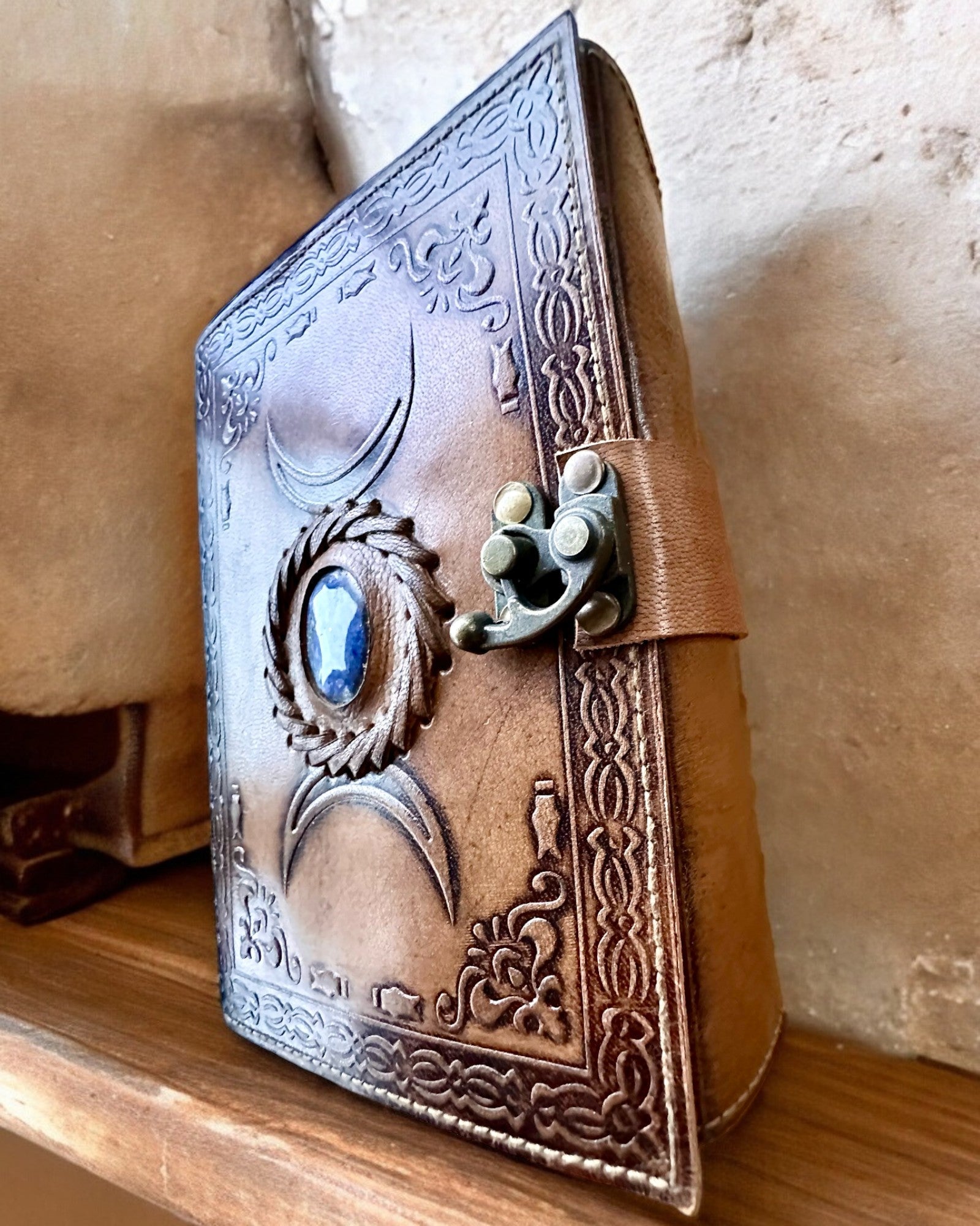 Premium Ημερολόγιο, Αρχαίο σχέδιο, Δερμάτινο Σημειωματάριο "Μαγικό Χρονικό" 200 σελίδες, 2 επιλογές διαθέσιμες, εξατομίκευση με χάραξη