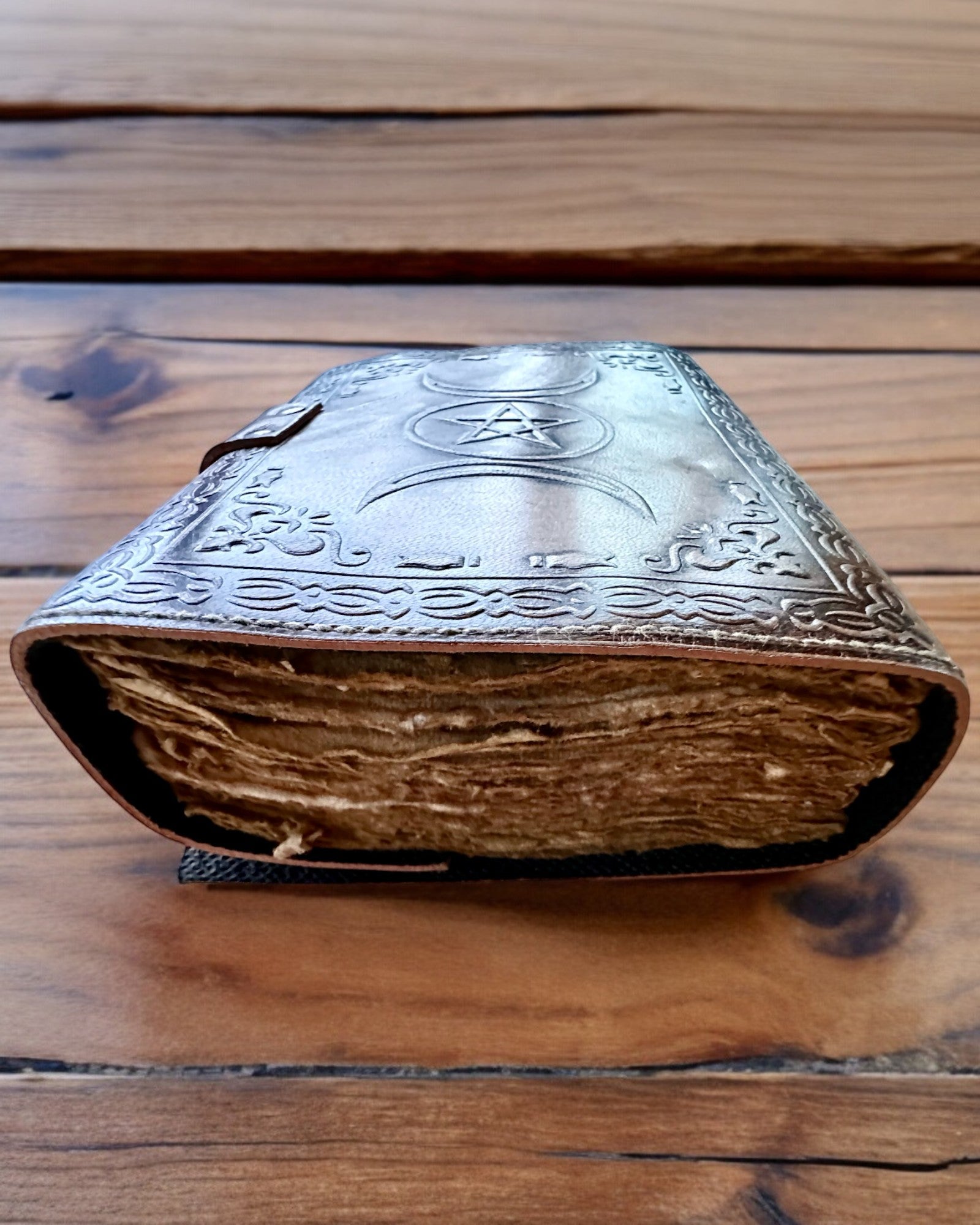 Premium Ημερολόγιο, Αρχαίο σχέδιο, Δερμάτινο Σημειωματάριο "Μαγικό Χρονικό" 200 σελίδες, 2 επιλογές διαθέσιμες, εξατομίκευση με χάραξη