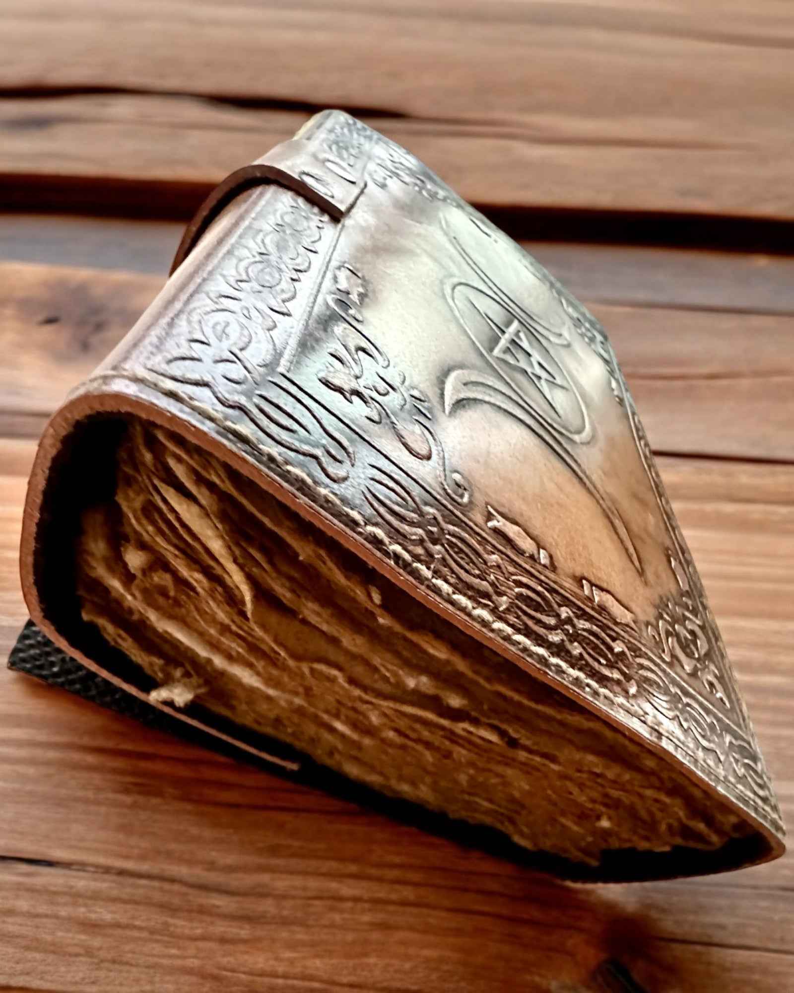 Premium Ημερολόγιο, Αρχαίο σχέδιο, Δερμάτινο Σημειωματάριο "Μαγικό Χρονικό" 200 σελίδες, 2 επιλογές διαθέσιμες, εξατομίκευση με χάραξη