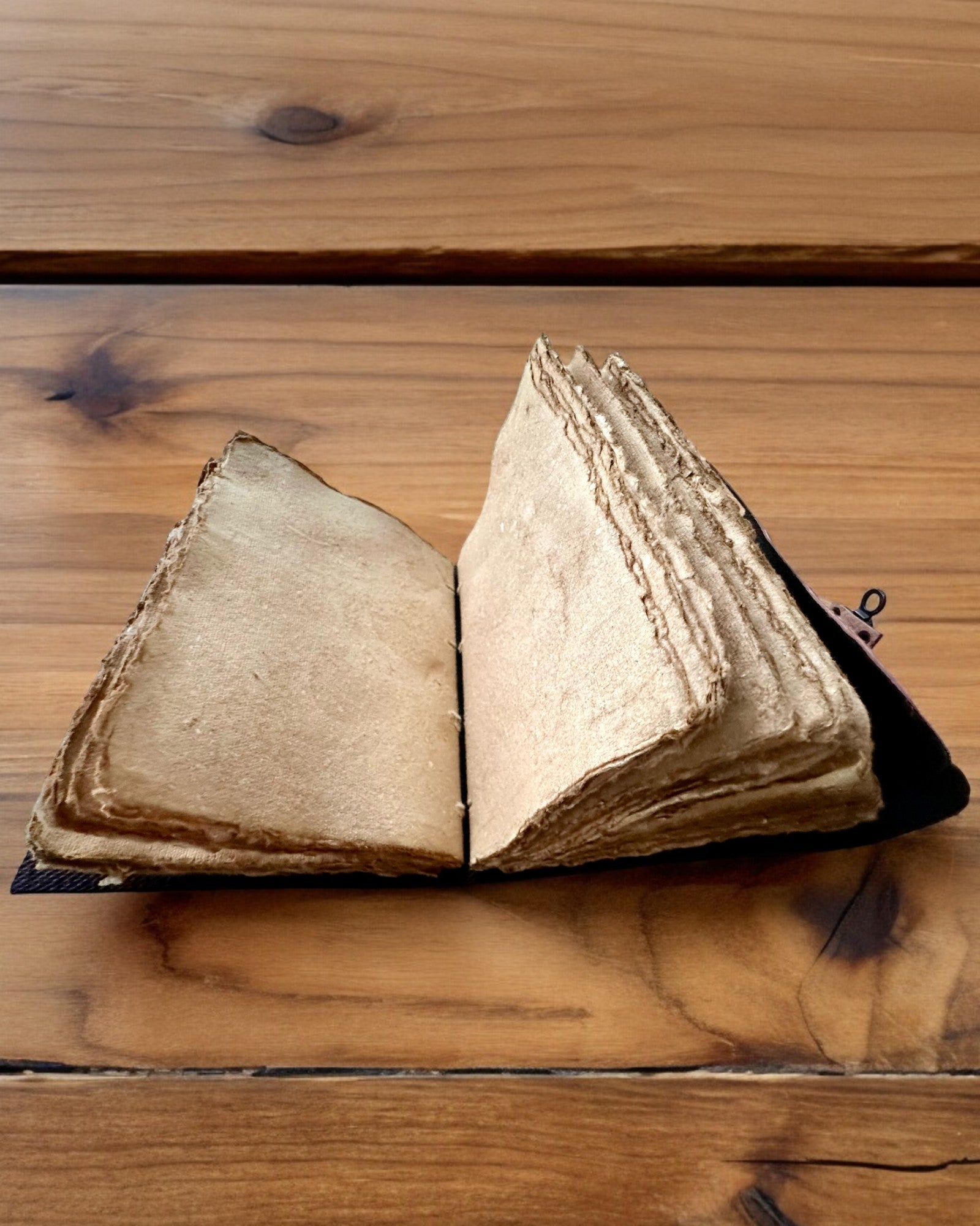 Premium Ημερολόγιο, Αρχαίο σχέδιο, Δερμάτινο Σημειωματάριο "Μαγικό Χρονικό" 200 σελίδες, 2 επιλογές διαθέσιμες, εξατομίκευση με χάραξη