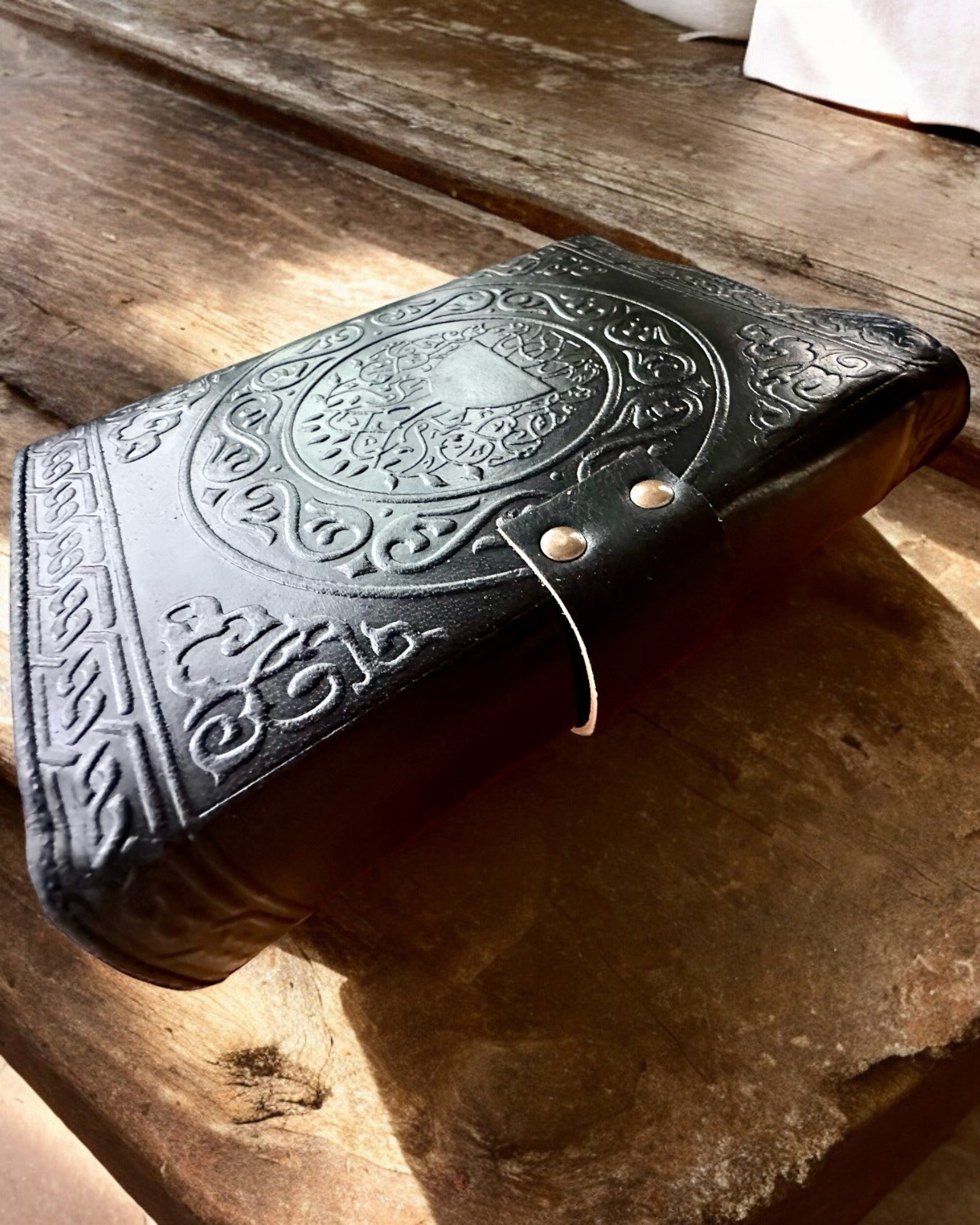 Premium Ημερολόγιο, Αρχαίο σχέδιο, Δερμάτινο Σημειωματάριο "Μαγικό Χρονικό" 200 σελίδες, 2 επιλογές διαθέσιμες, εξατομίκευση με χάραξη