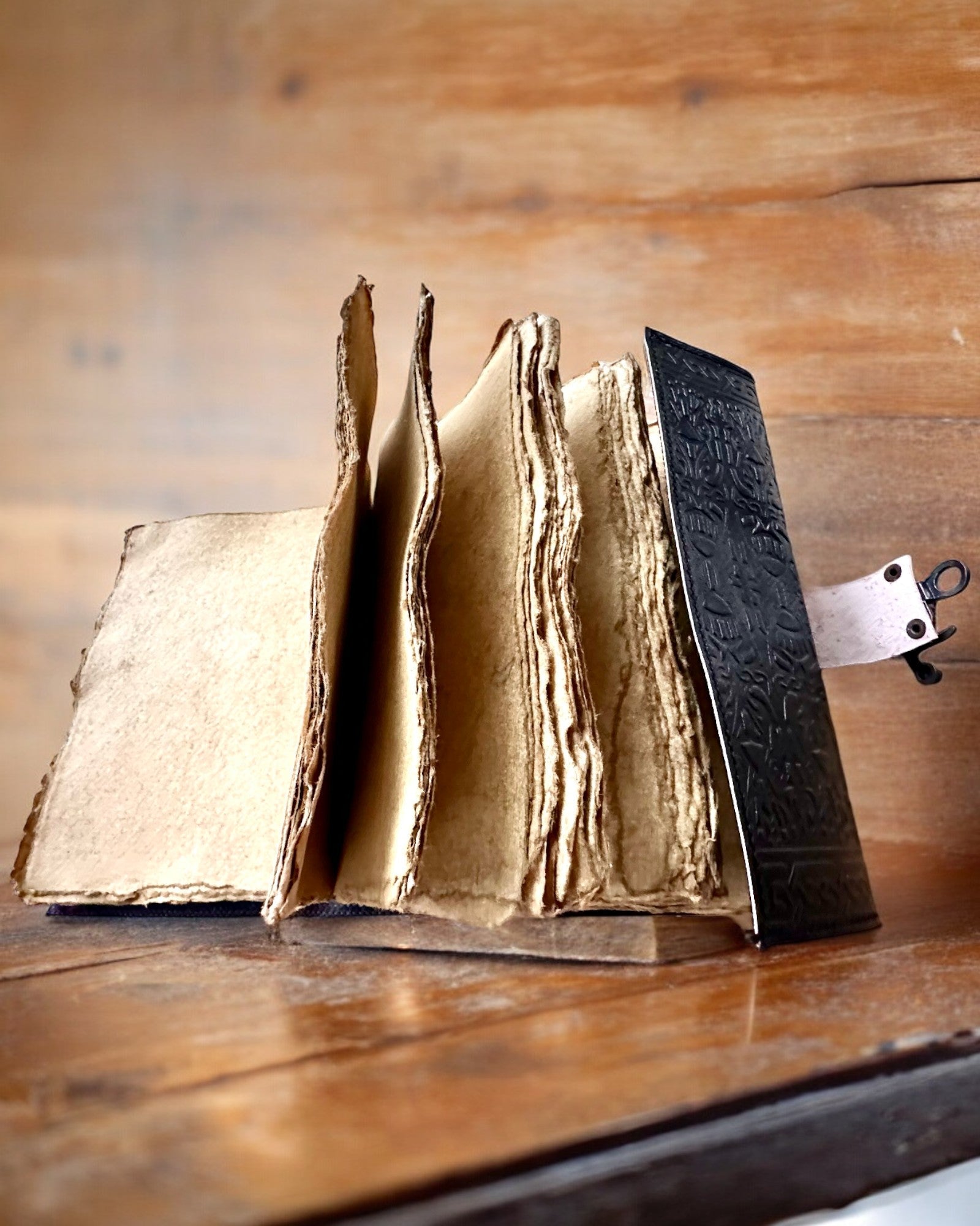 Premium Ημερολόγιο, Αρχαίο σχέδιο, Δερμάτινο Σημειωματάριο "Μαγικό Χρονικό" 200 σελίδες, 2 επιλογές διαθέσιμες, εξατομίκευση με χάραξη