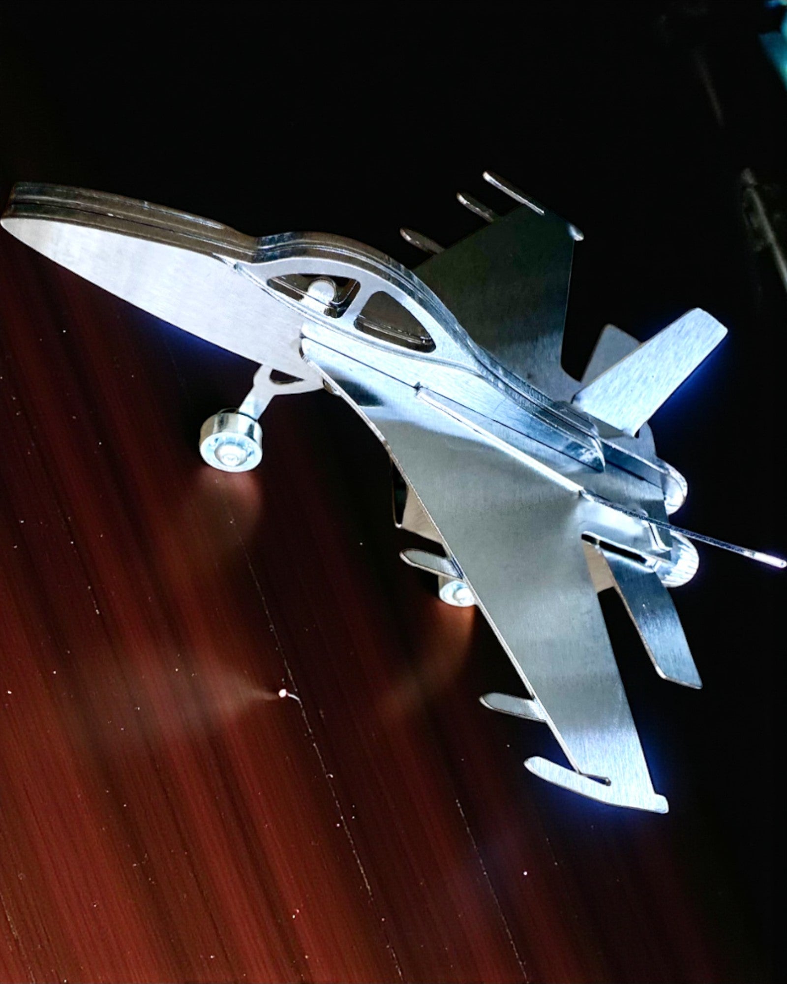 Metalowy Model Myśliwca „SkyRaptor” – stal nierdzewna, personalizowany grawer na prezent