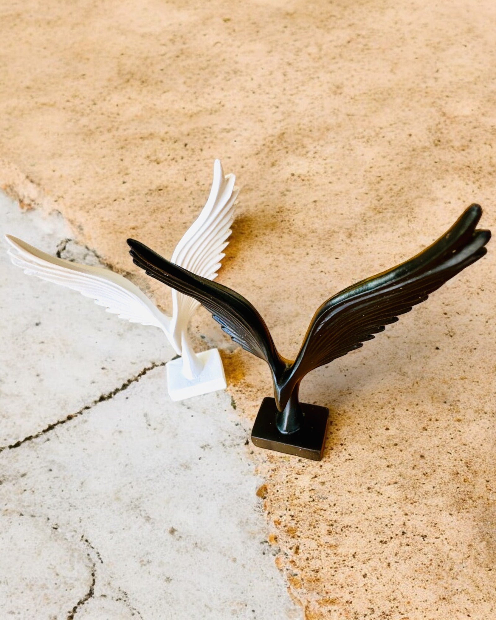 Κομψό Αγαλματίδιο Φτερών Αγγέλων ύψους 15 εκ. – "Φτερωτοί Φύλακες", δυνατότητα εξατομίκευσης με χάραξη για δώρο, εξατομίκευση, 2 χρωματικές παραλλαγές