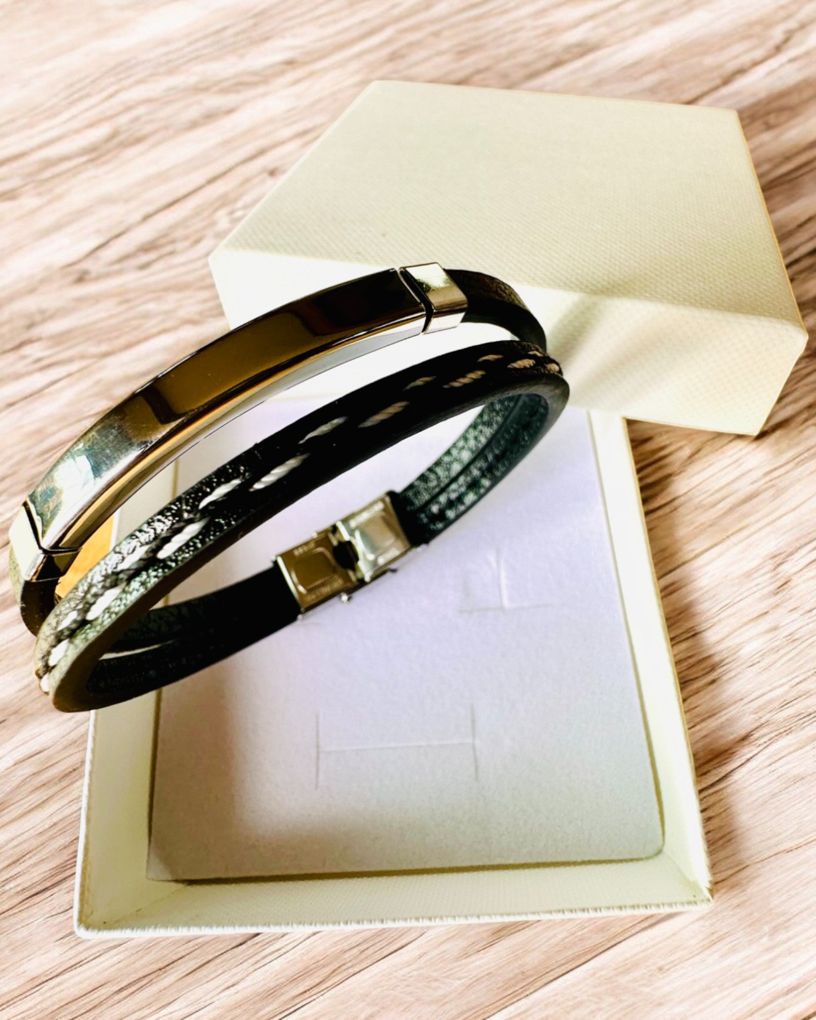 Αθλητικό Βραχιόλι από PU Δέρμα και Ανοξείδωτο Ατσάλι με Δυνατότητα Χάραξης – 3 Χρώματα