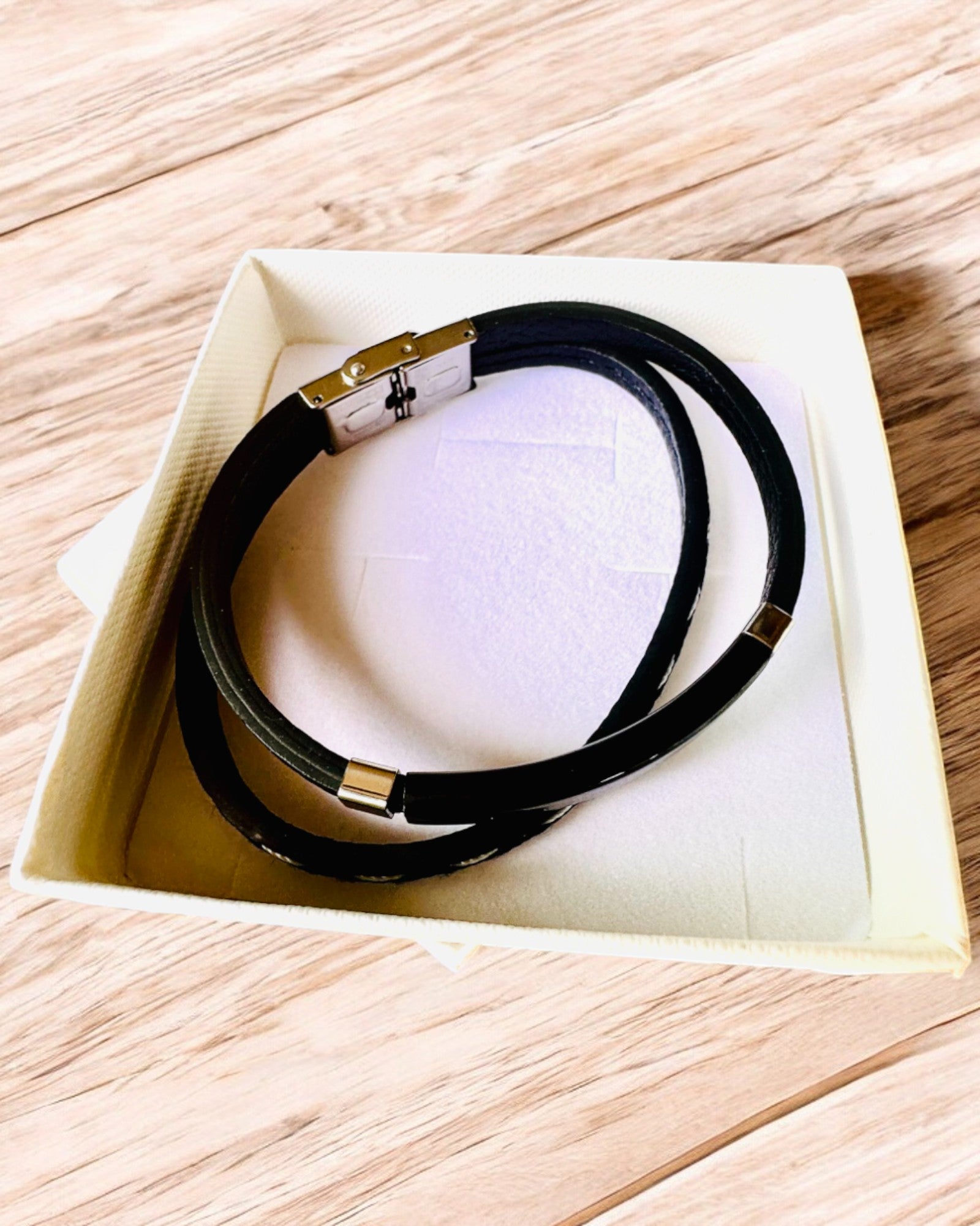 Αθλητικό Βραχιόλι από PU Δέρμα και Ανοξείδωτο Ατσάλι με Δυνατότητα Χάραξης – 3 Χρώματα