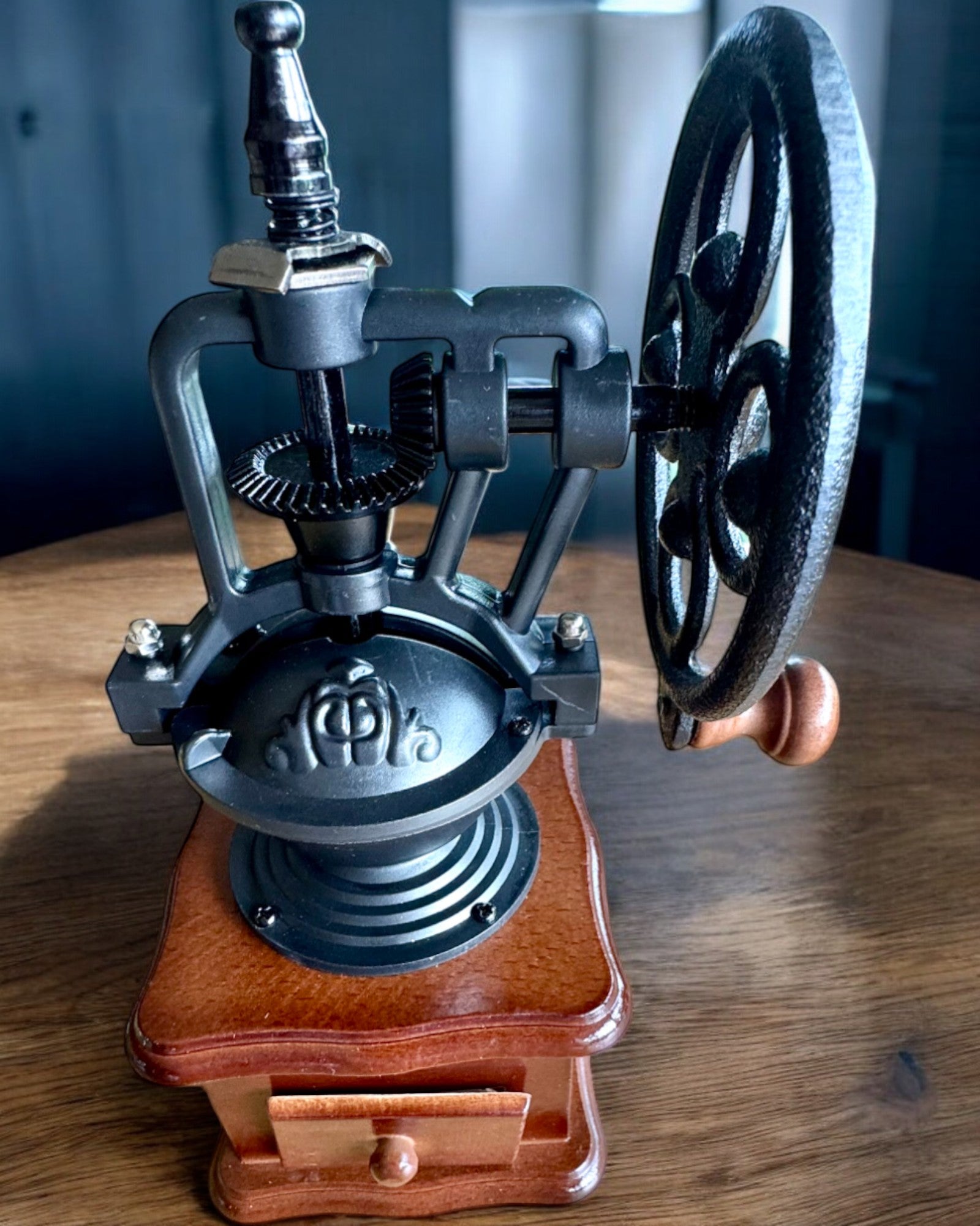 Ρετρό μύλος καφέ "Vintage Café" 27 cm ύψος, με δυνατότητα εξατομίκευσης με χάραξη για δώρο