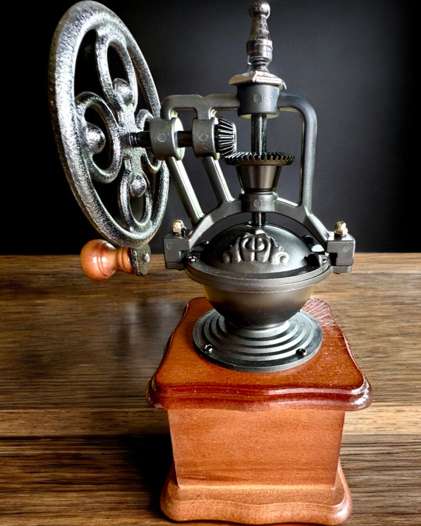 Ρετρό μύλος καφέ "Vintage Café" 27 cm ύψος, με δυνατότητα εξατομίκευσης με χάραξη για δώρο