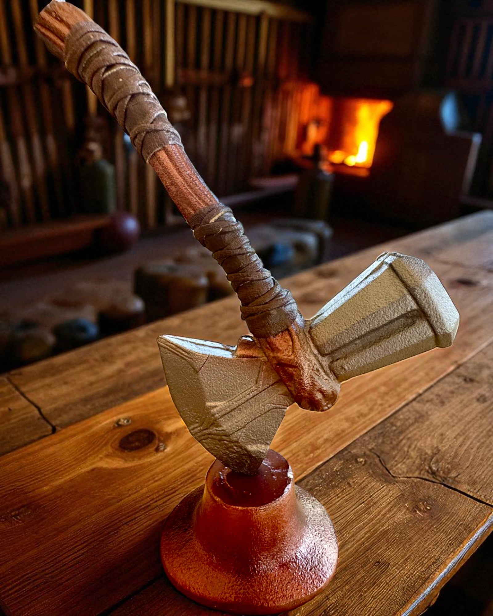 Storm Relic – διακοσμητικό σφυρί με βάση, 26 cm, χειροποίητο, δυνατότητα εξατομίκευσης με χάραξη για δώρο