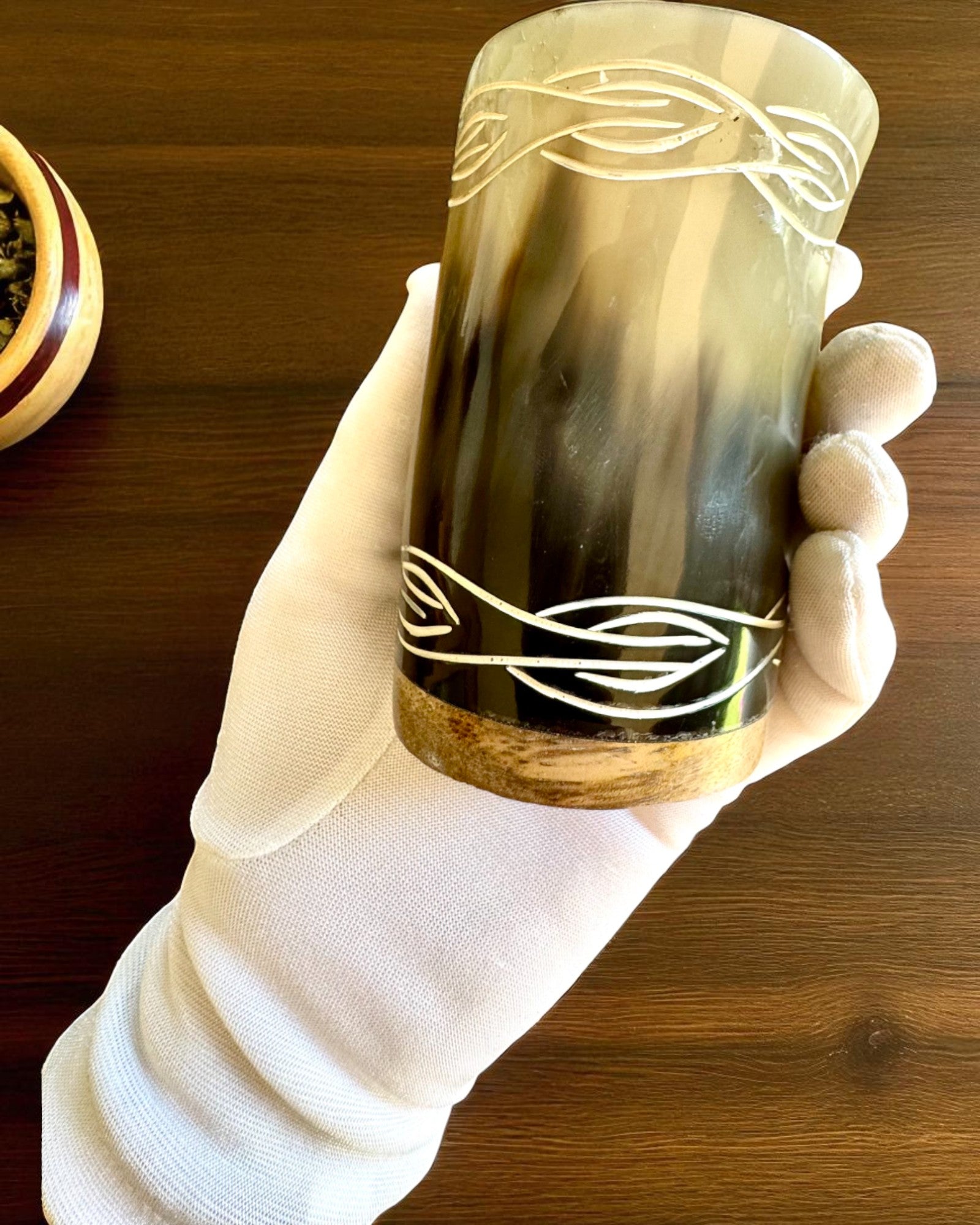 Valknut Χειροποίητο μικρό κύπελλο από κέρατο βουβάλου με νορδικά σύμβολα, δυνατότητα εξατομίκευσης για δώρο με χάραξη