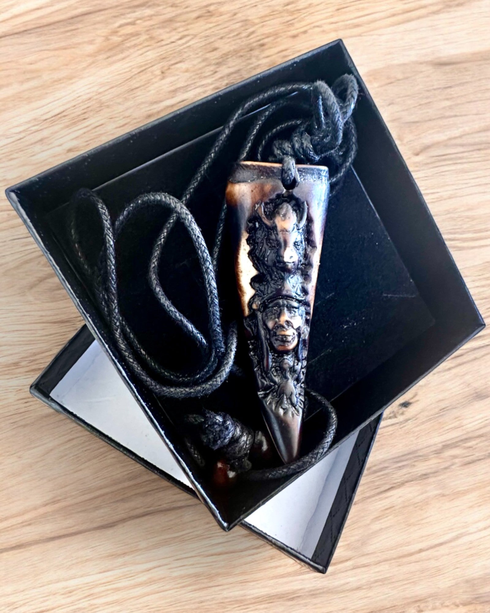 Κολιέ "Wilczy Kieł", φυλαχτό από ρητίνη - Μυστική Δύναμη της Φύσης, δυνατότητα εξατομίκευσης με χάραξη για δώρο