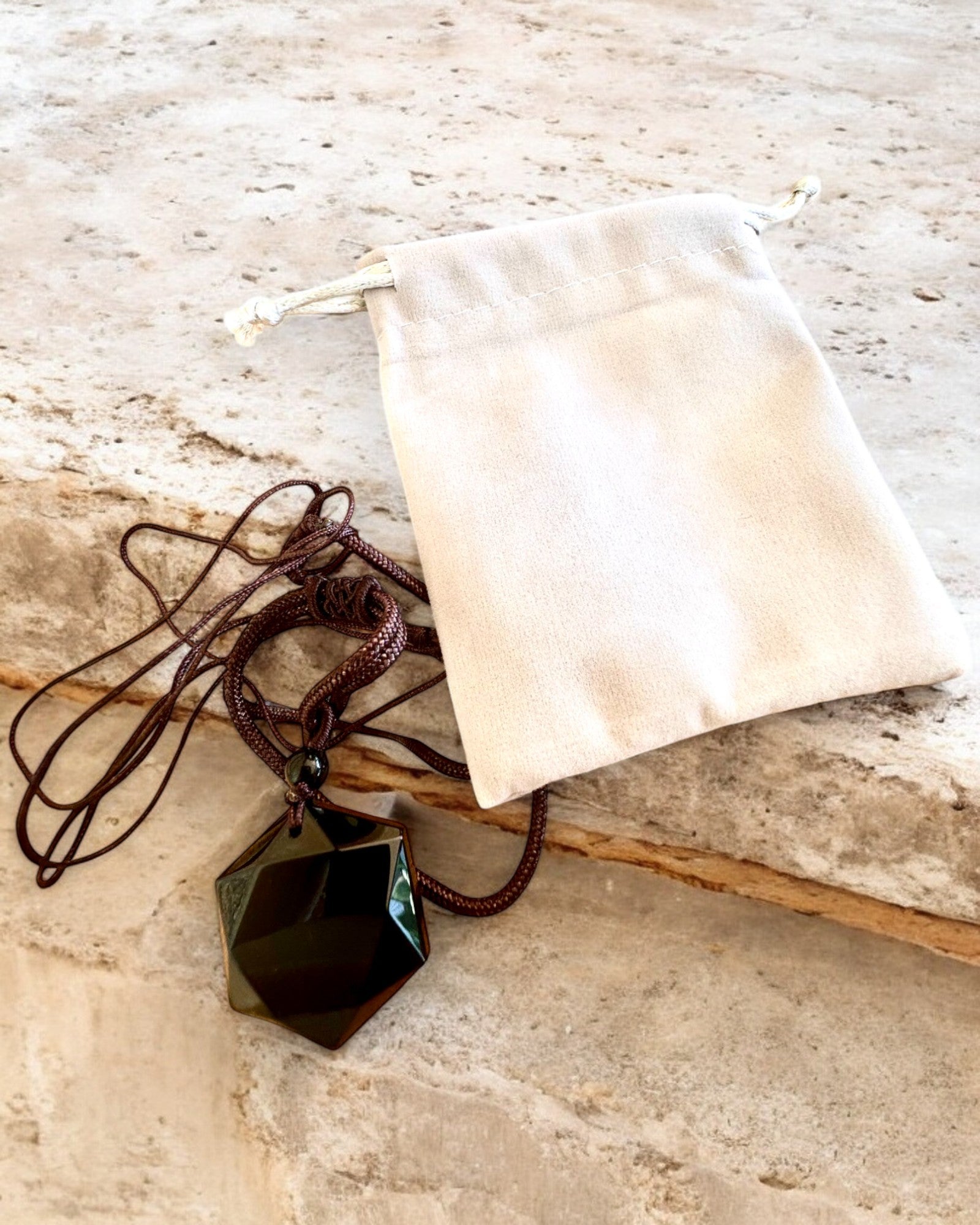 Φυλαχτό από μαύρο οψιδιανό "Άστρο του Δαβίδ", δυνατότητα εξατομίκευσης με χάραξη για δώρο