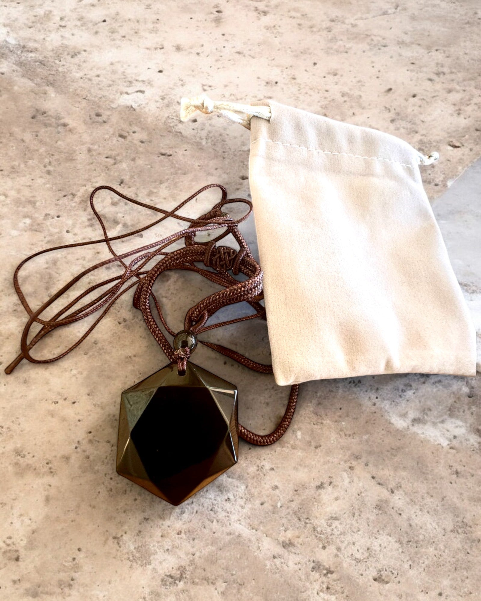 Φυλαχτό από μαύρο οψιδιανό "Άστρο του Δαβίδ", δυνατότητα εξατομίκευσης με χάραξη για δώρο