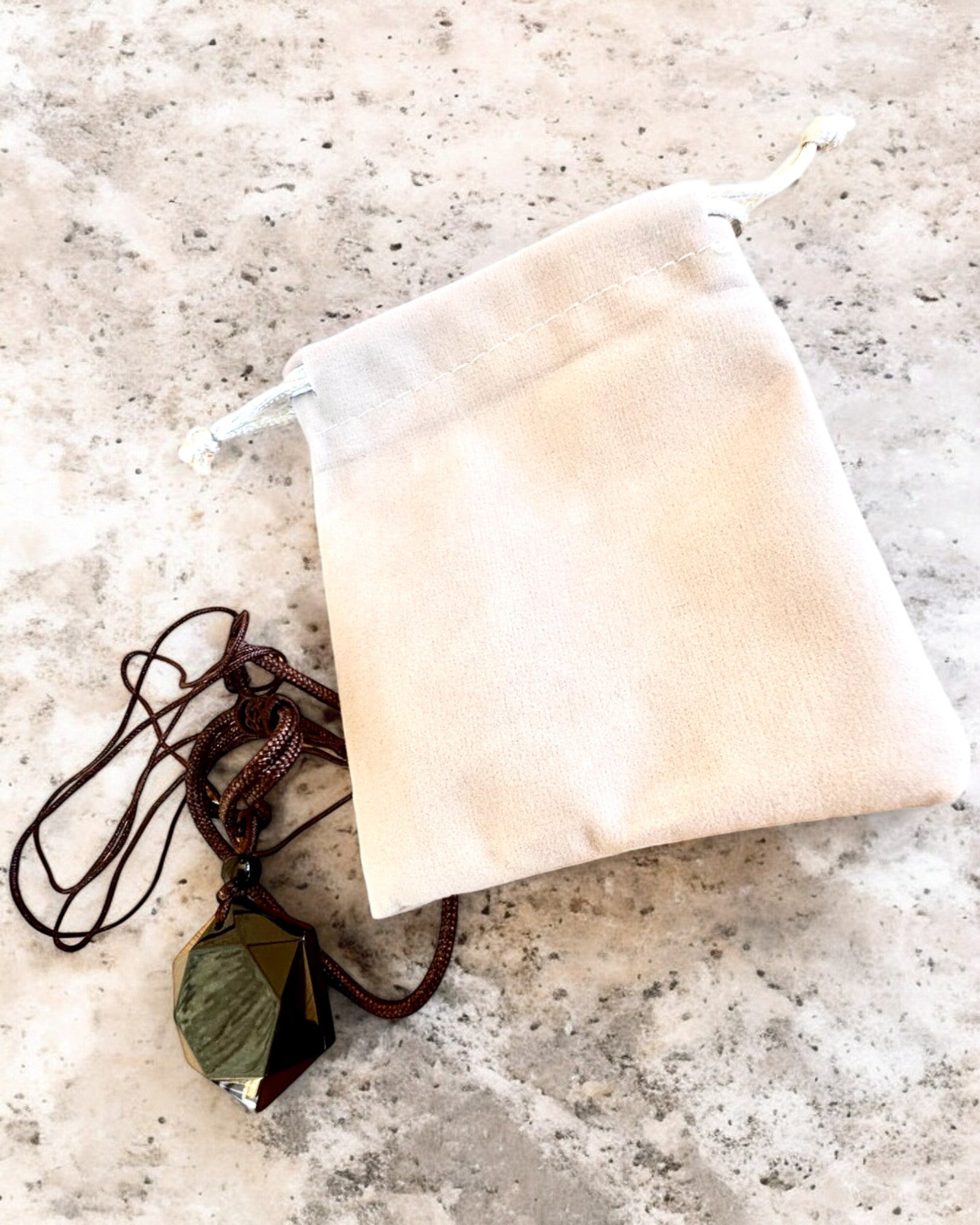 Φυλαχτό από μαύρο οψιδιανό "Άστρο του Δαβίδ", δυνατότητα εξατομίκευσης με χάραξη για δώρο