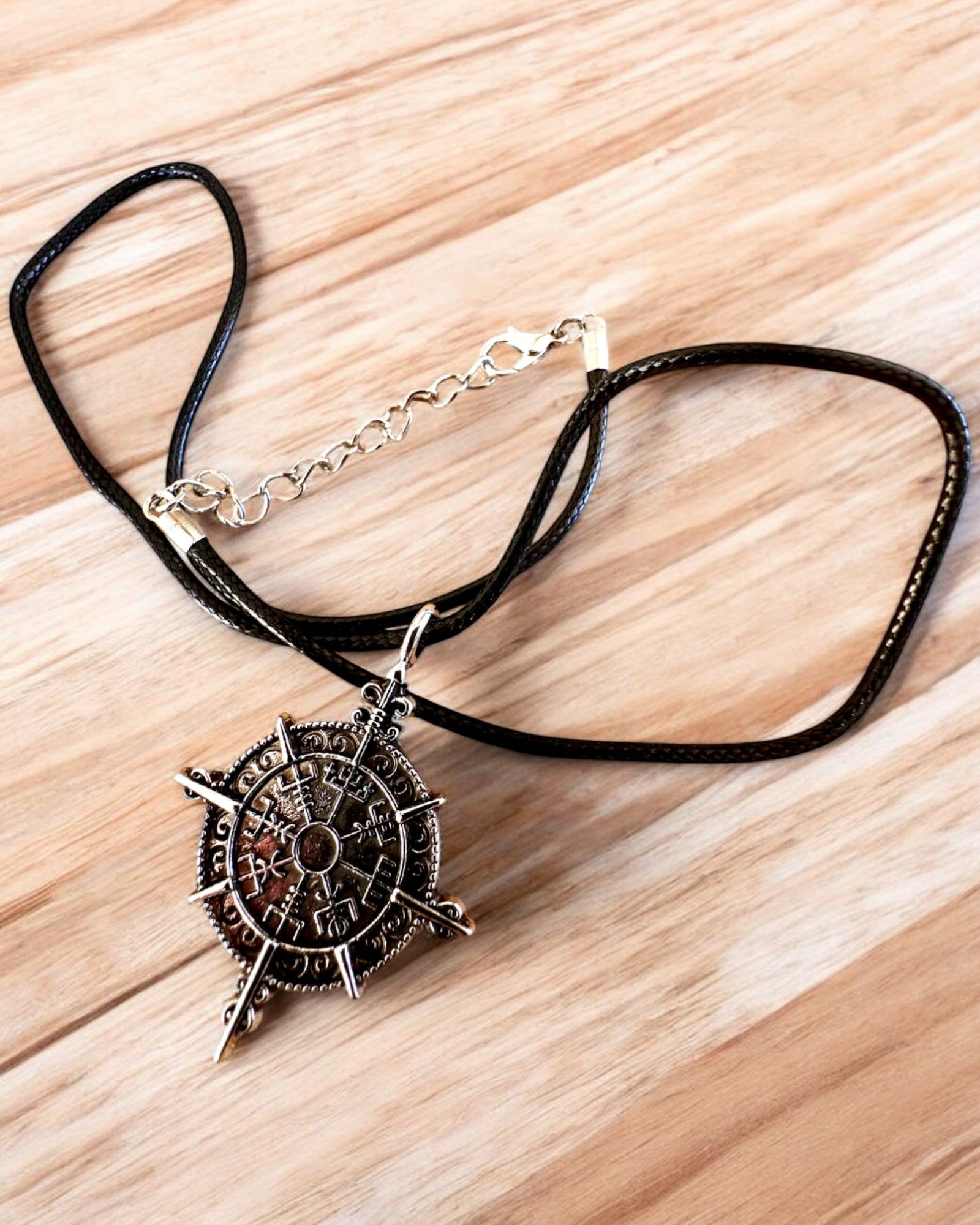 Amulet Wojownik Północy - Kompas Wikinga, możliwość personalizacji grawerem na prezent, 2 warianty do wyboru