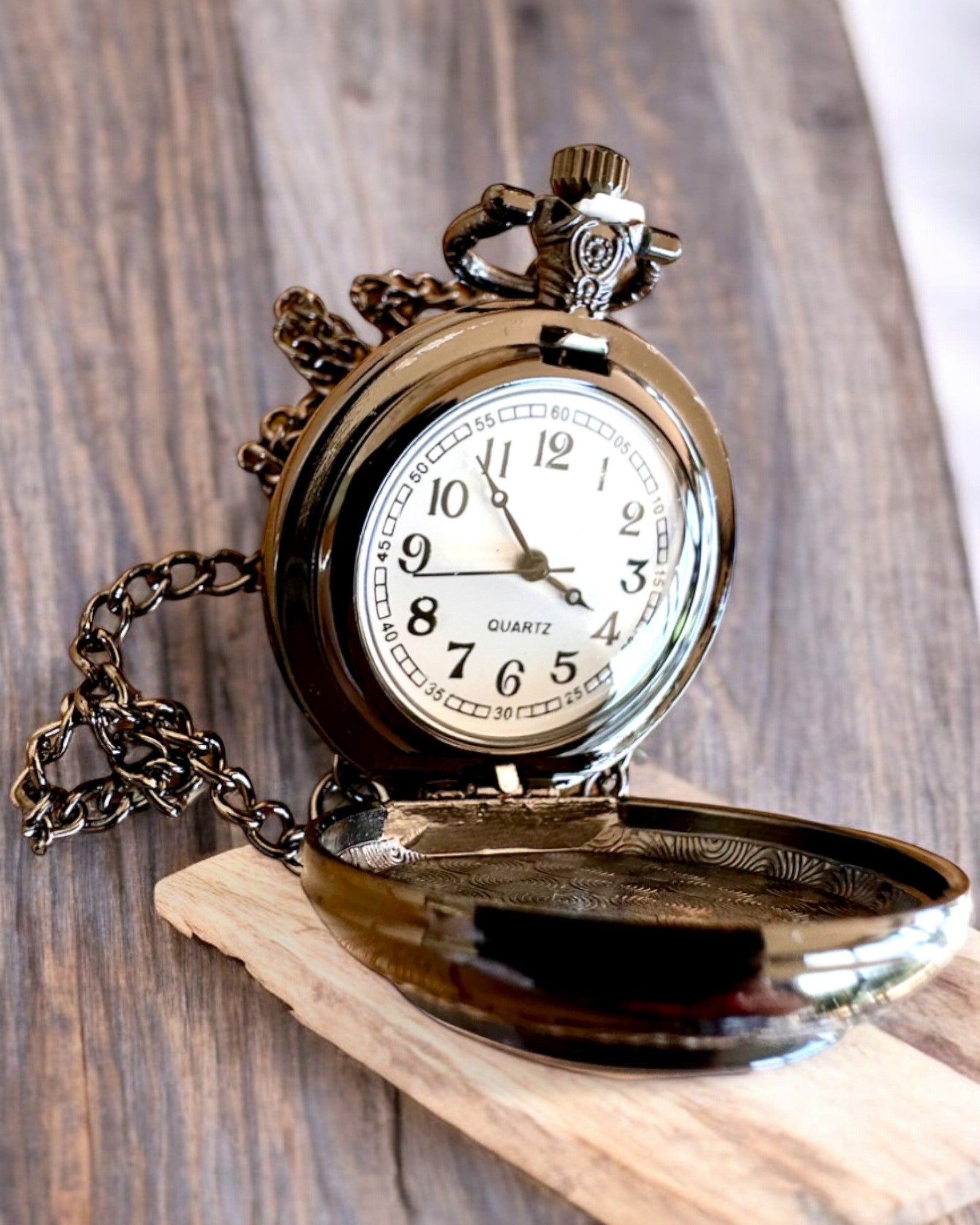 Τσέπης Ρολόι Lunar Wolf – Ρολόι Σεληνιακού Λύκου, δυνατότητα εξατομίκευσης με χάραξη για δώρο