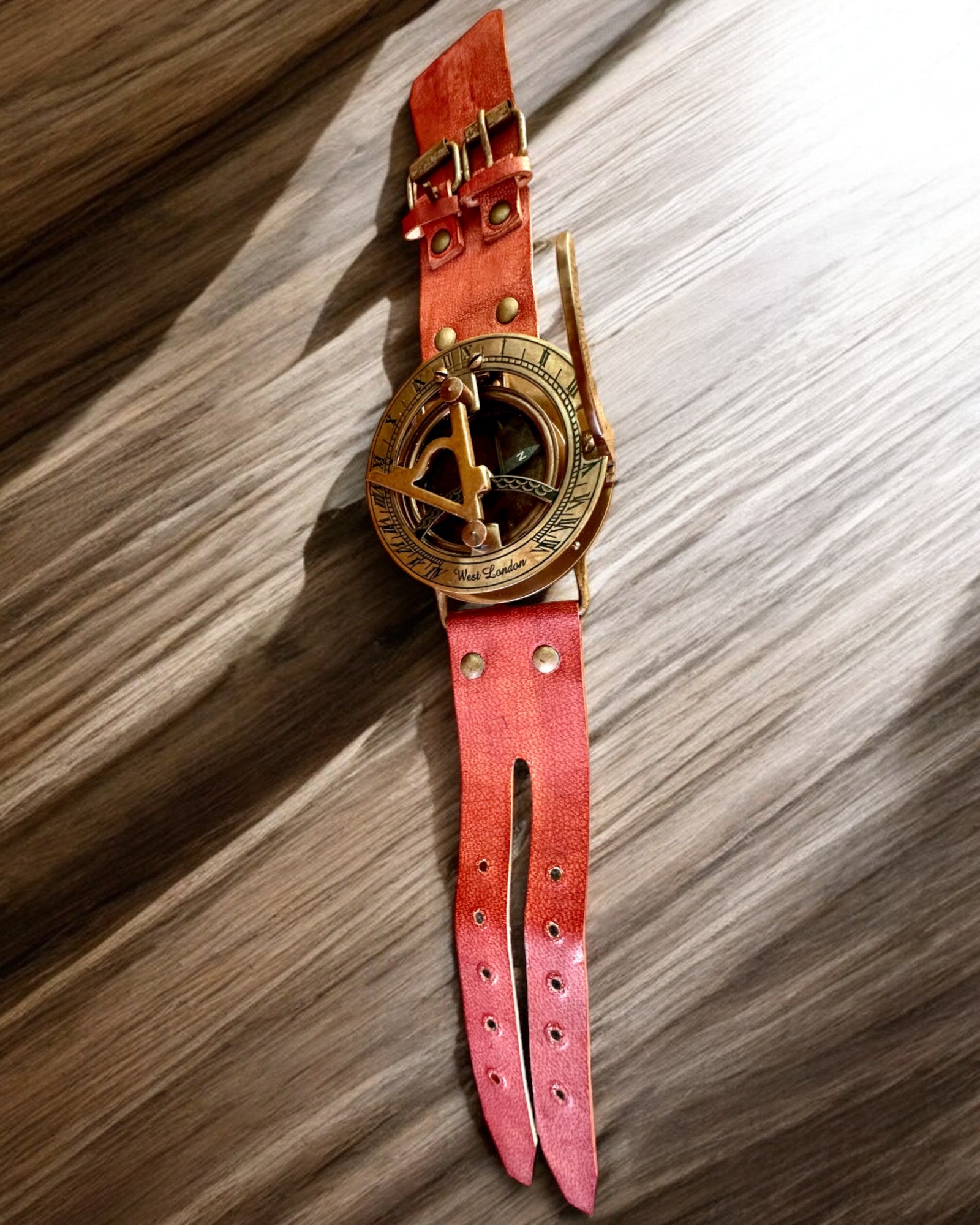 Ηλιακό Ρολόι "Αρχαία Πυξίδα", ρολόι χειρός με πυξίδα, δυνατότητα εξατομίκευσης με χάραξη