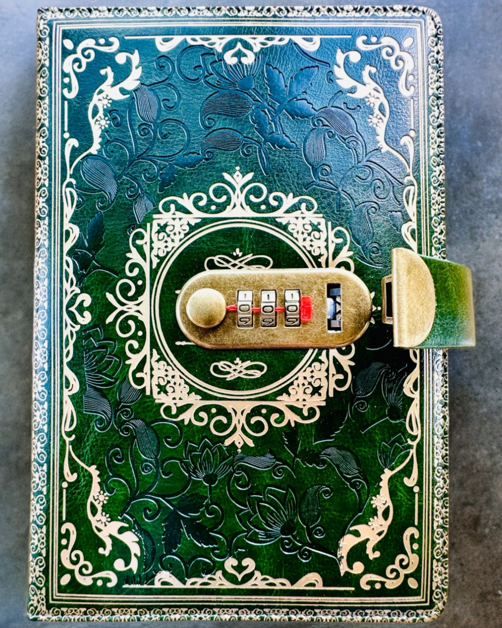 Αποκλειστικό Δερμάτινο Σημειωματάριο "Sekretnik" A5 με Κλειδαριά Συνδυασμού - εξατομίκευση με χάραξη