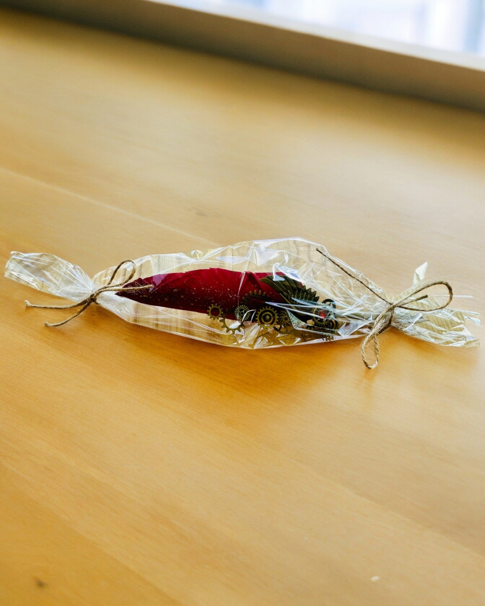 Σετ Δώρου - Κόκκινο-Μωβ Φτερό Χήνας "Steampunk Κομψότητα" με Δυνατότητα Χαρακτικής, για δώρο