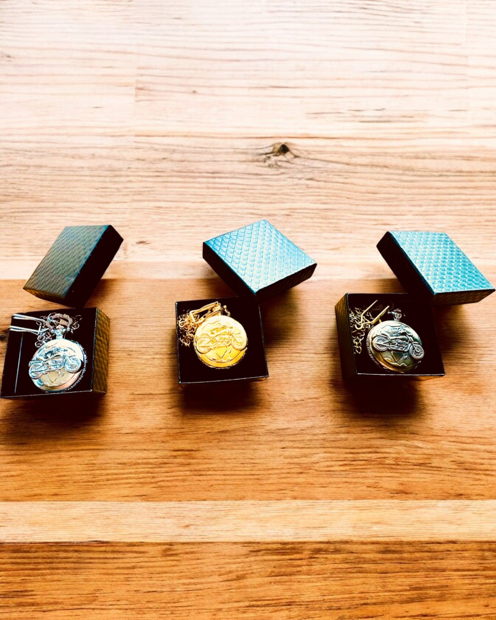 Ρολόι Τσέπης "Motocyklowy Elegancik 2" – Χάραξη για δώρο, 3 χρωματικές παραλλαγές