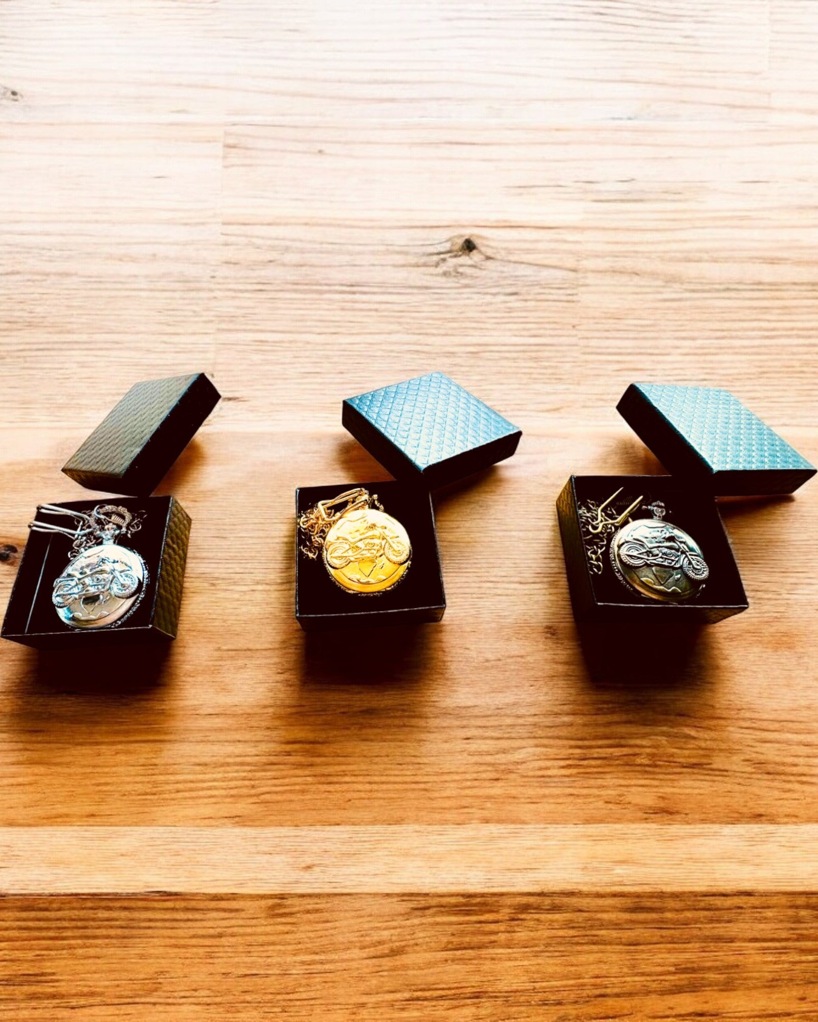 Ρολόι Τσέπης "Motocyklowy Elegancik 2" – Χάραξη για δώρο, 3 χρωματικές παραλλαγές