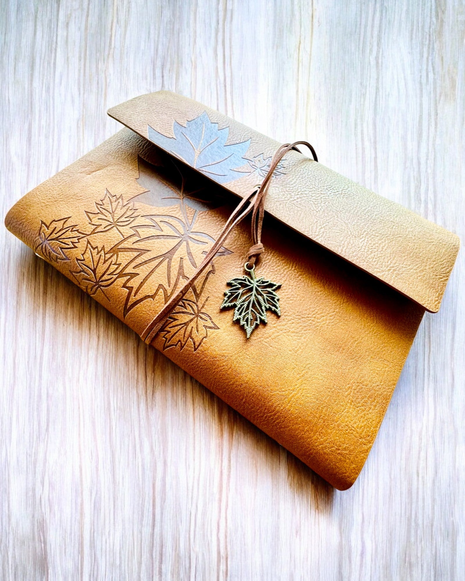 Σημειωματάριο "Φθινοπωρινά Φύλλα" Μορφή A5, δυνατότητα εξατομίκευσης με χάραξη για δώρο