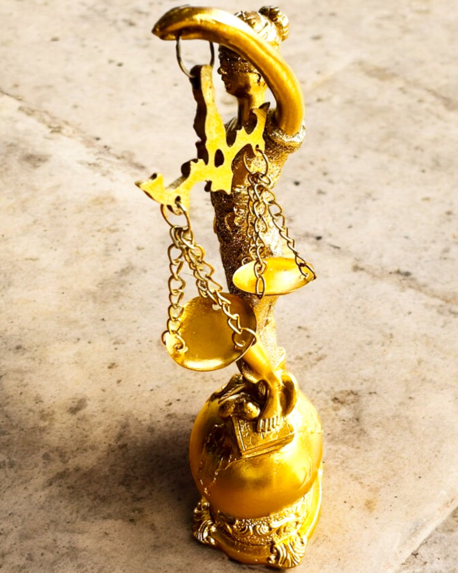 Αγαλματίδιο Θεάς της Δικαιοσύνης – Καλλιτεχνική Διακόσμηση για Ράφι, Χειροτεχνία από Ρητίνη, εξατομίκευση με χάραξη