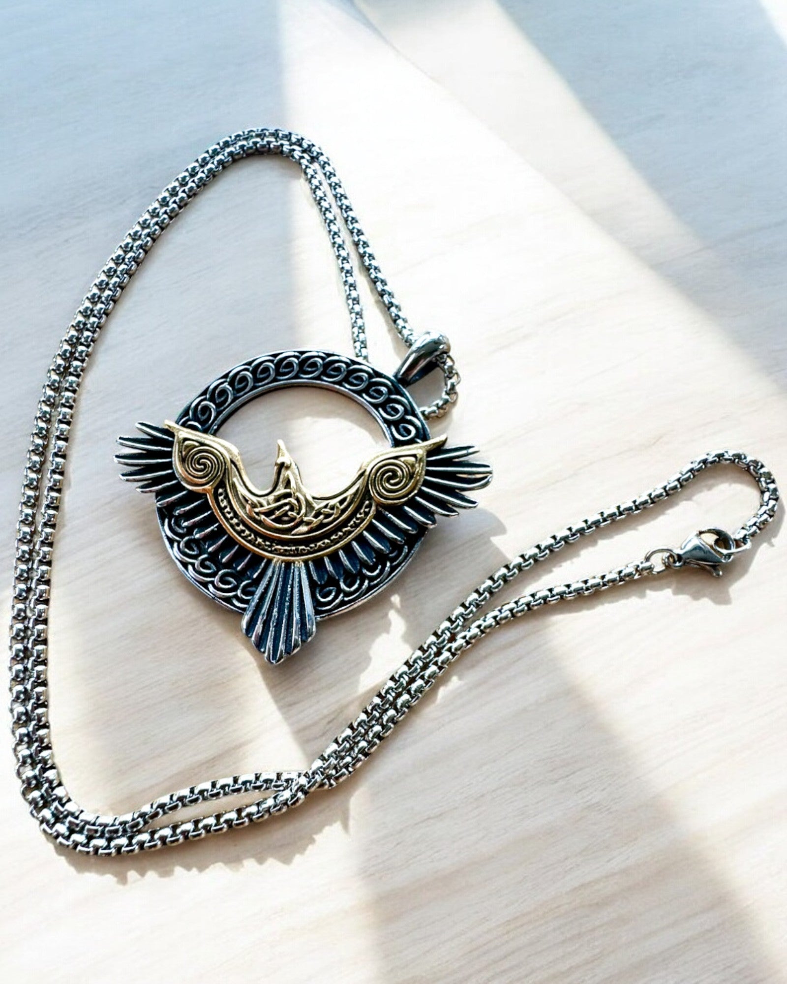 "Amulet Stalowego Sokoła - Κολιέ με χάραξη, εμπνευσμένο από την Κέλτικη τέχνη, για δώρο"