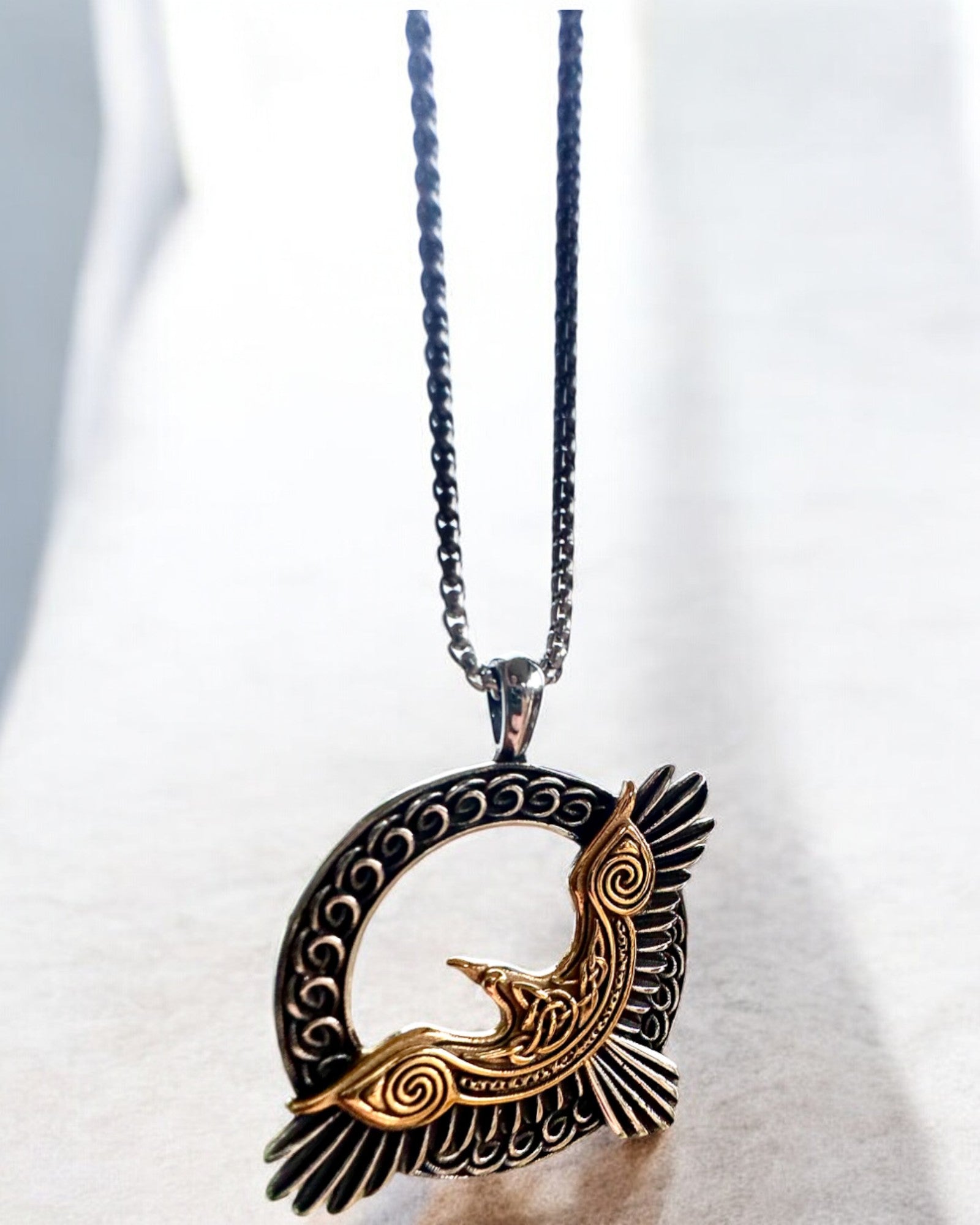 "Amulet Stalowego Sokoła - Κολιέ με χάραξη, εμπνευσμένο από την Κέλτικη τέχνη, για δώρο"