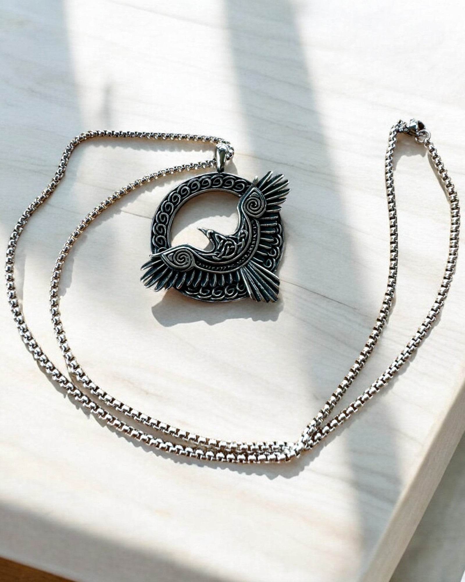 "Amulet Stalowego Sokoła - Κολιέ με χάραξη, εμπνευσμένο από την Κέλτικη τέχνη, για δώρο"