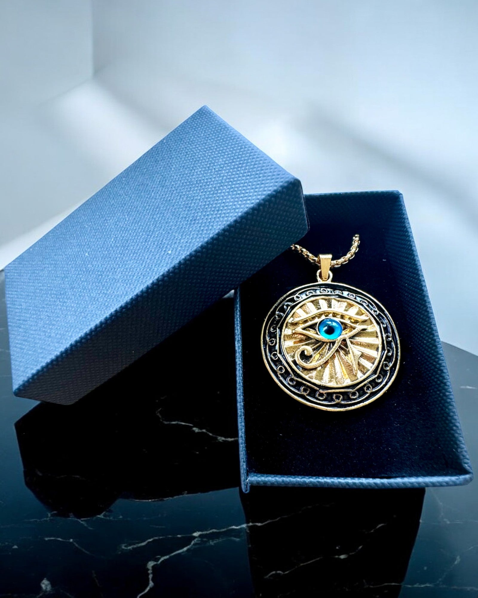 Φυλαχτό "Oko Horusa" - Κομψότητα και Προστασία, δυνατότητα εξατομίκευσης με χάραξη για δώρο