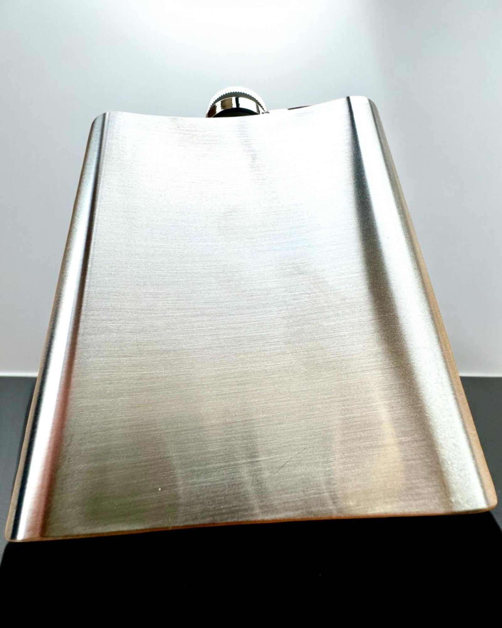 Bizon Flask – Στυλάτο Φλασκί με Μοτίβο Βίσονα - δυνατότητα εξατομίκευσης με χάραξη για δώρο