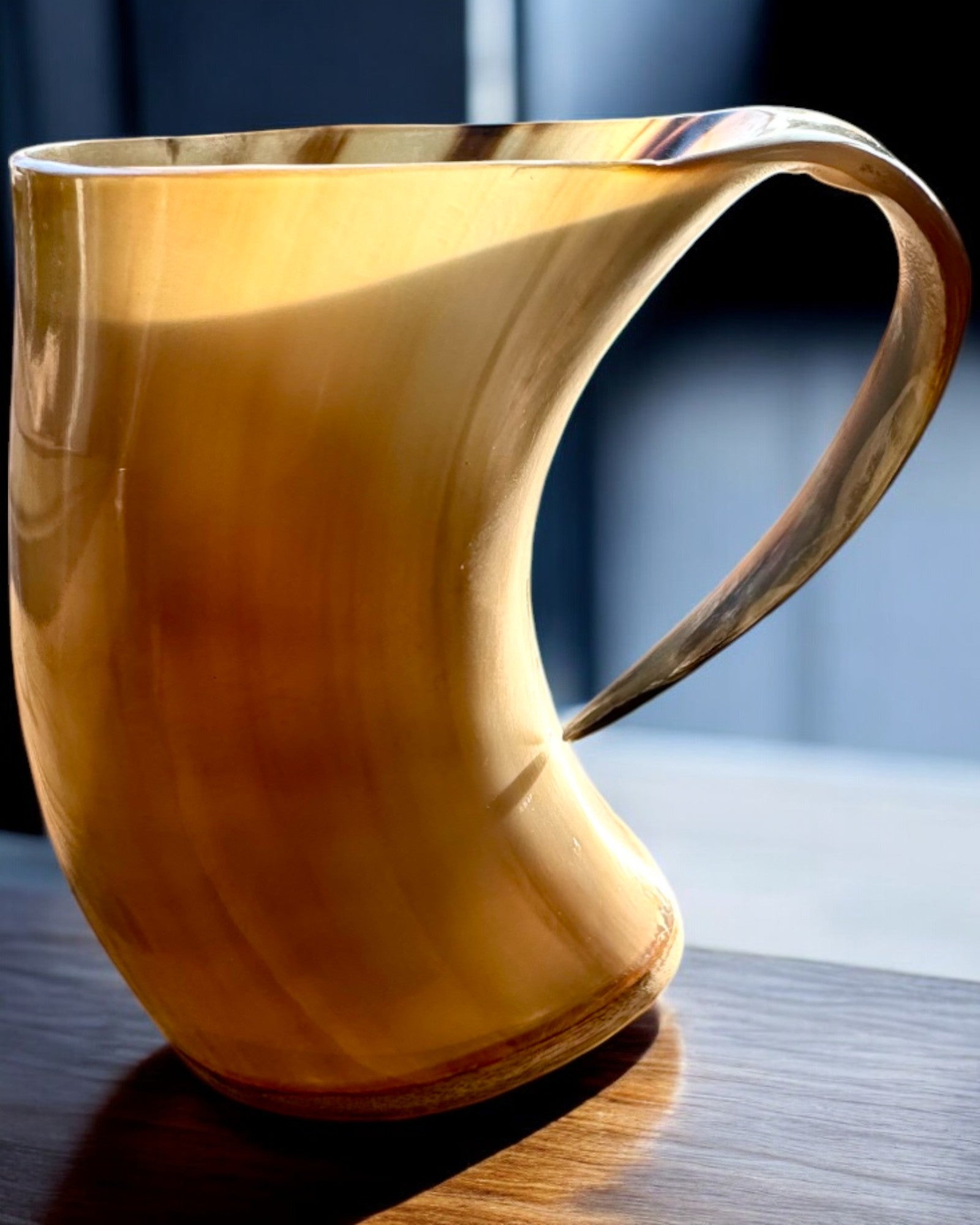 Kompaktowy, 350 ml, Kufel Rzeźbiony Majstersztyk z możliwością personalizowania grawerem - 2 warianty kolorystyczne