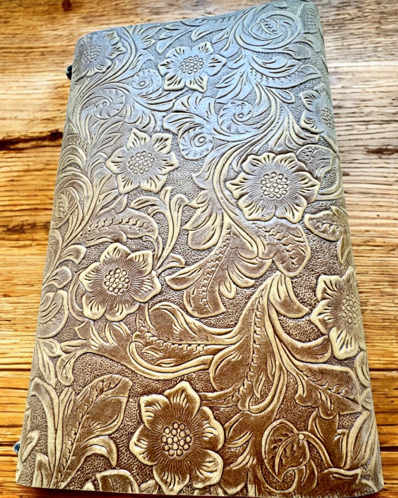 Πολυτελές Ρετρό Σημειωματάριο με Δερμάτινο Εξώφυλλο - "Vintage Elegance", 480 σελίδες, δυνατότητα εξατομίκευσης με χάραξη