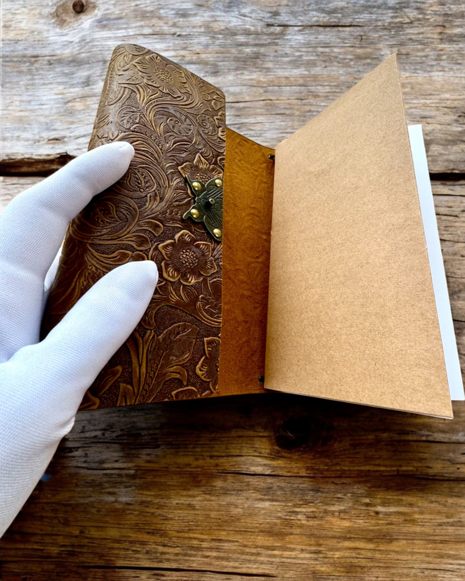 Πολυτελές Ρετρό Σημειωματάριο με Δερμάτινο Εξώφυλλο - "Vintage Elegance", 480 σελίδες, δυνατότητα εξατομίκευσης με χάραξη