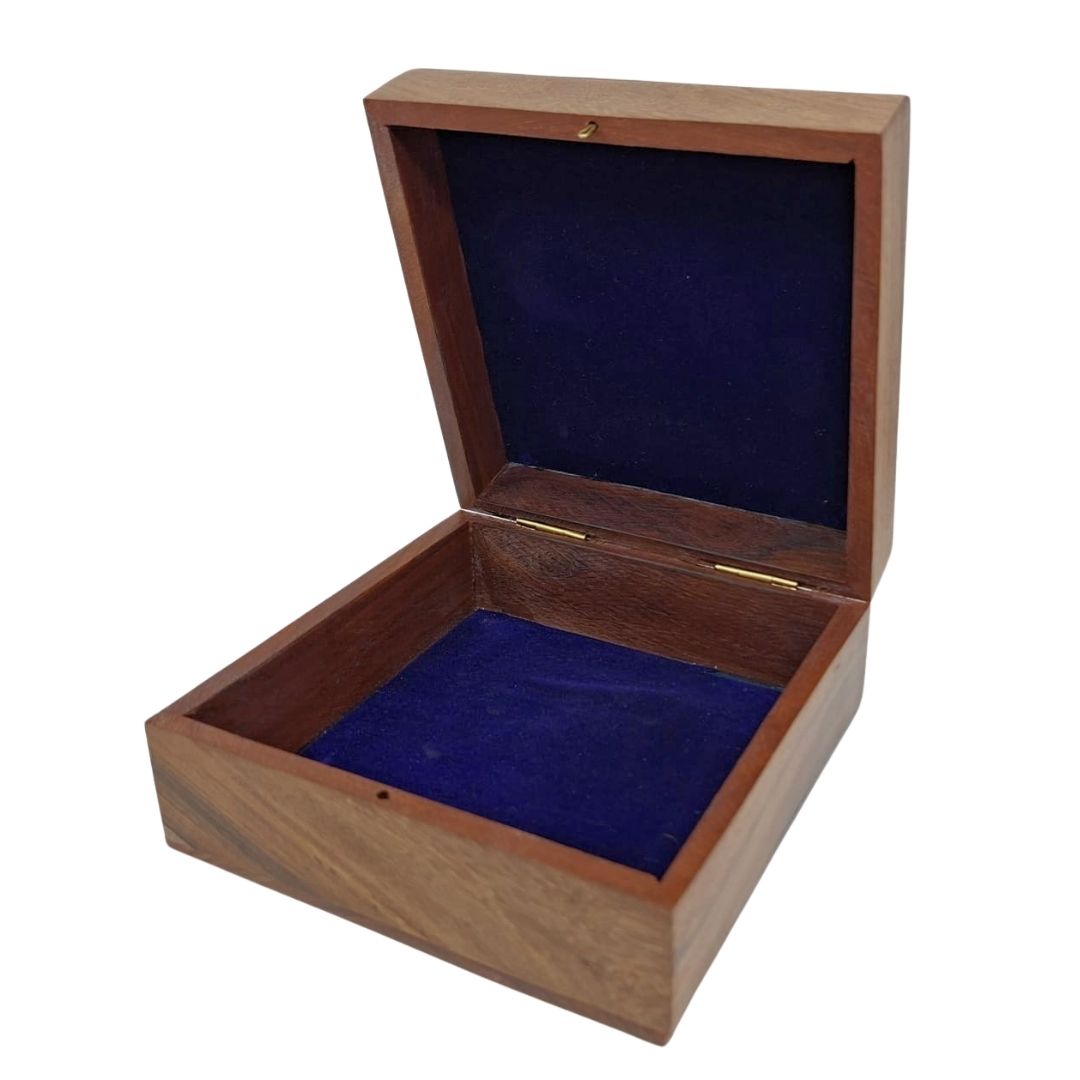 Eleganckie Drewniane Pudełko z Granatową Wypraską 14x14x6,5 cm z Możliwością Personalizacji Grawerem