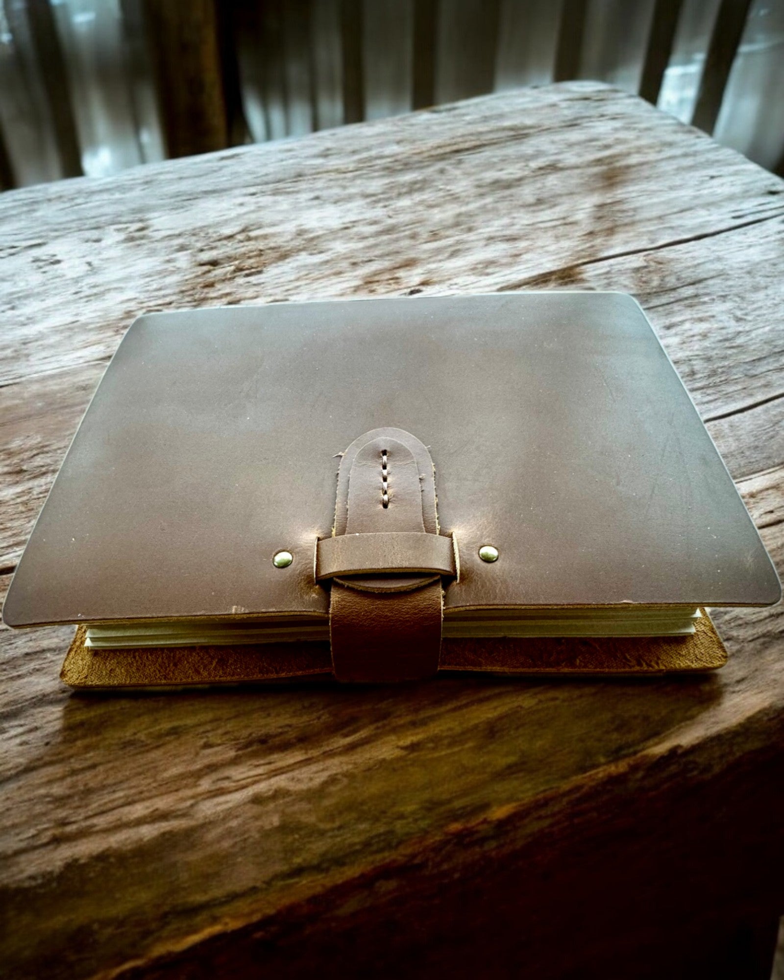 Σημειωματάριο Premium "RetroNotes" – Κομψό σημειωματάριο από Αληθινό Δέρμα - 200 σελίδες, 120g, σημειωματάριο, σκίτσο, καφέ χρώμα, εξατομίκευση με χάραξη