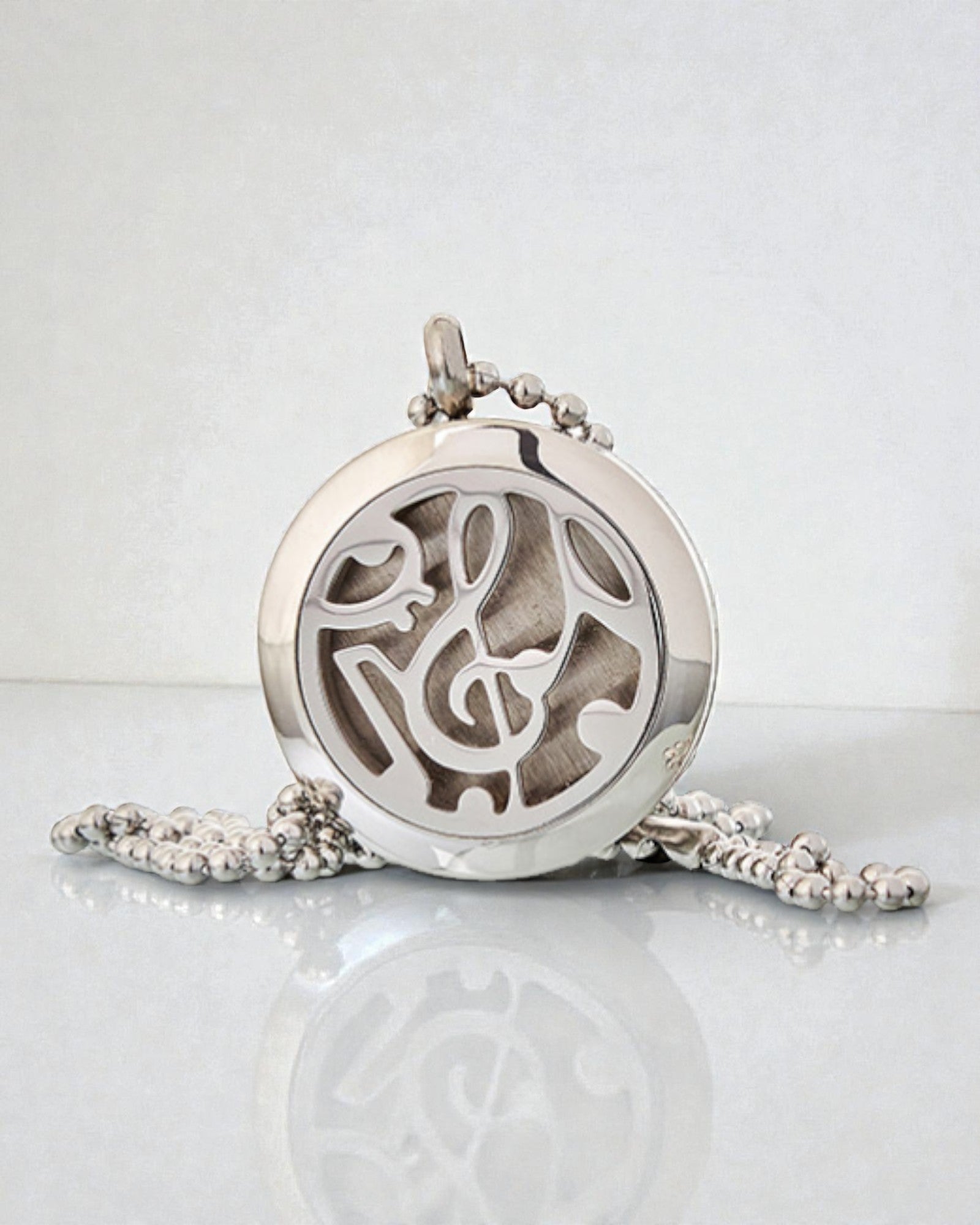 Symfonia Zapachu – Aromaterapeutyczny Naszyjnik z Motywem Nut Muzycznych 25 mm