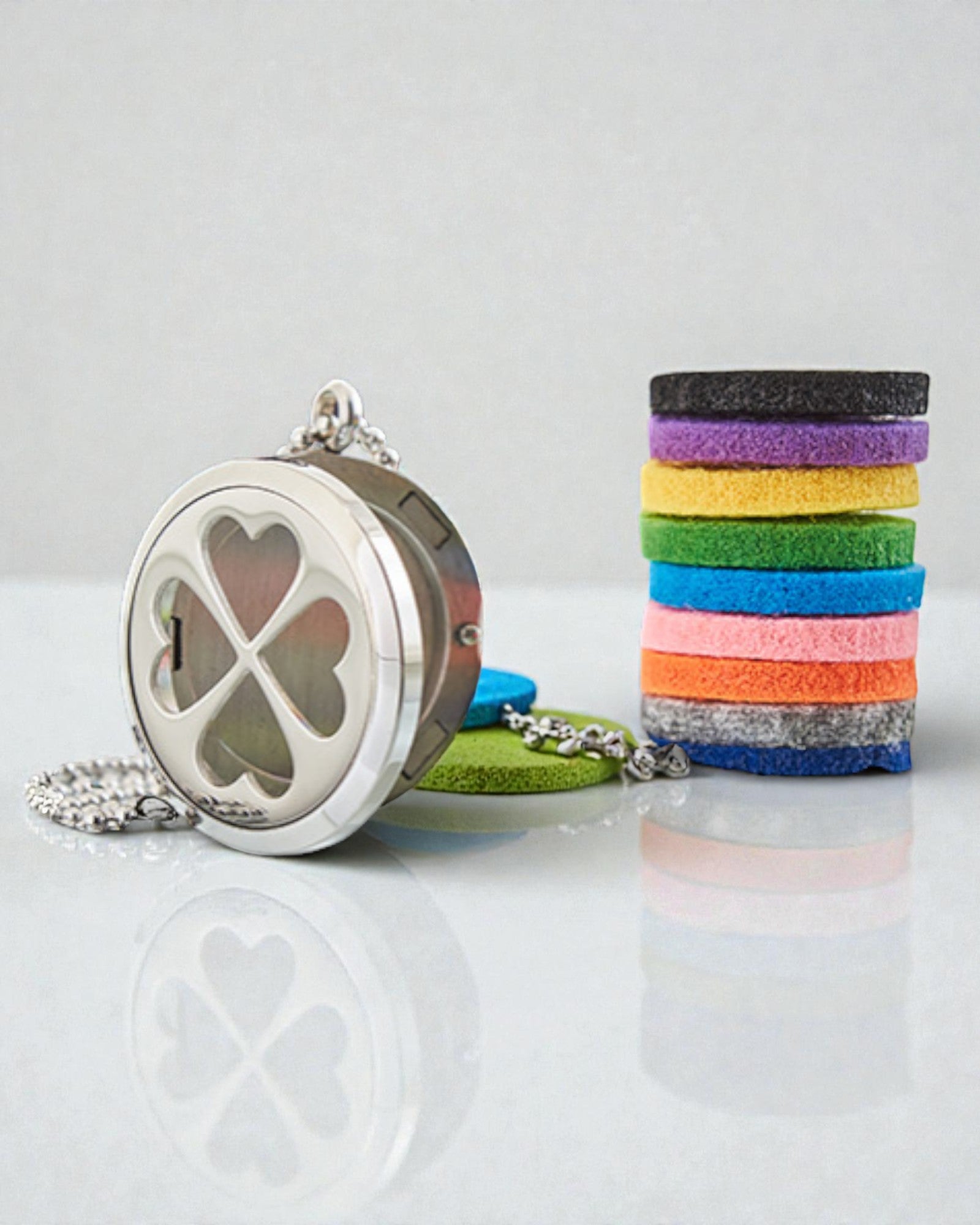 AromaClover – Naszyjnik Aromaterapeutyczny z Medalionem Czterolistnej Koniczyny 30 mm