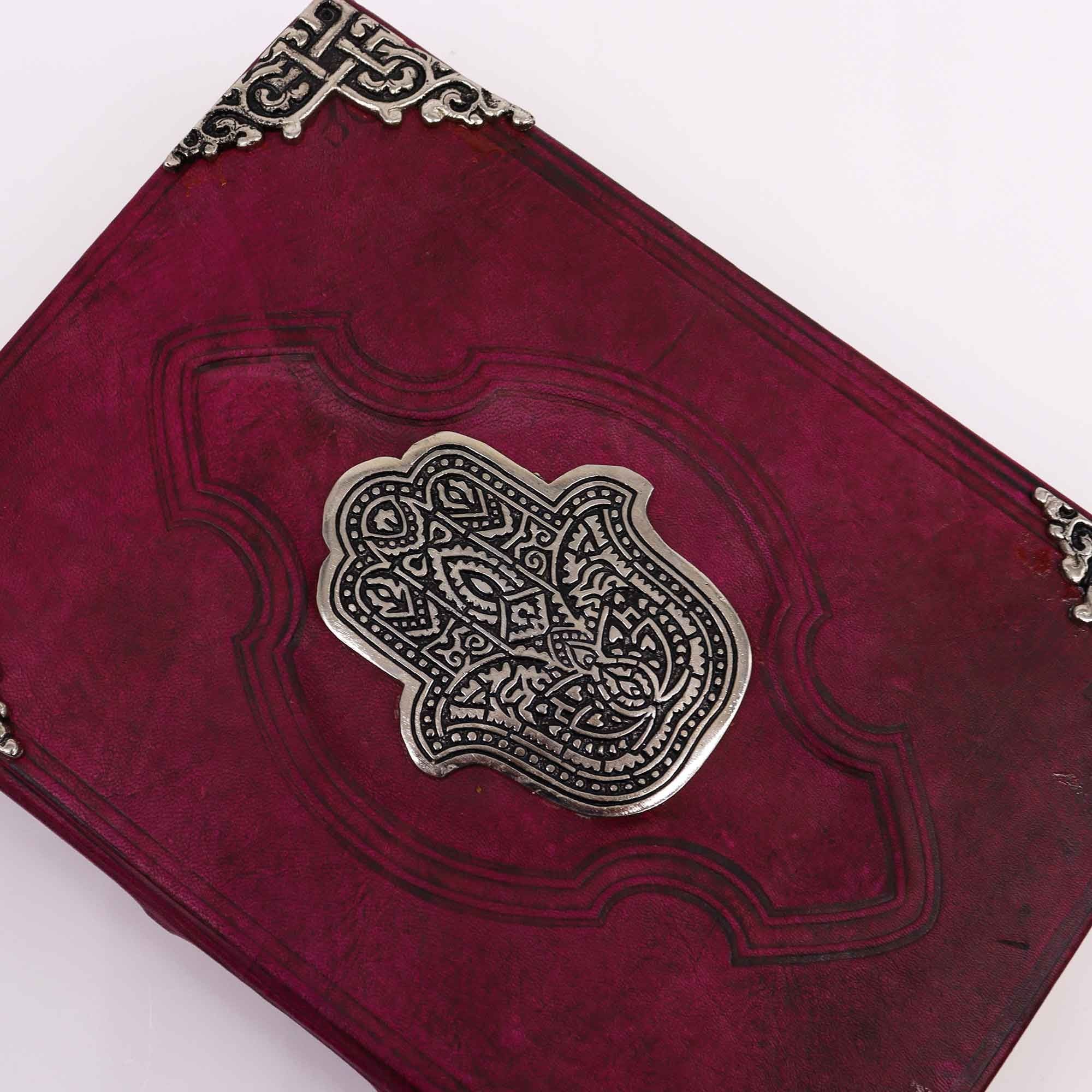Hefty Red Tan Book z dekoracją Hamsa