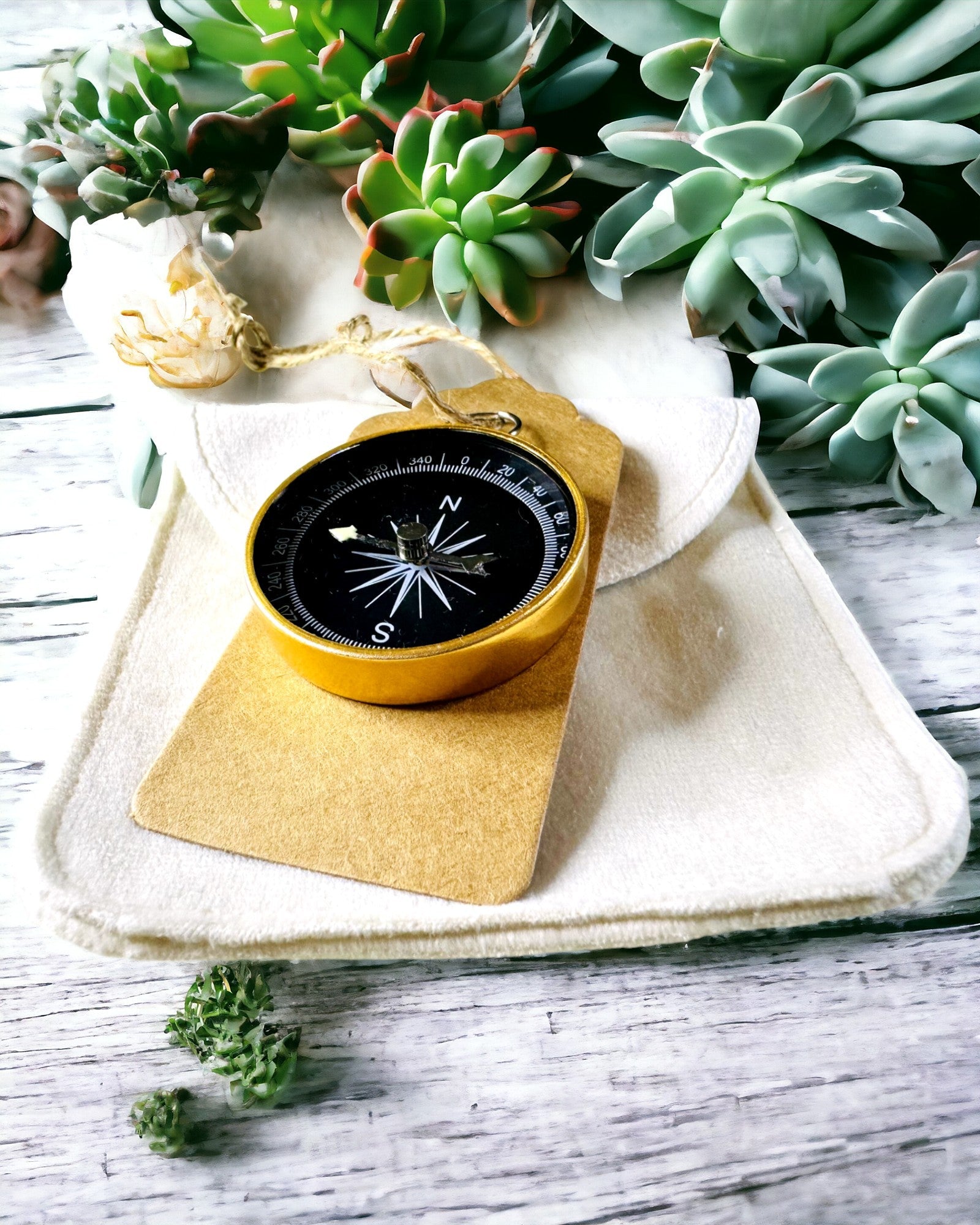 Συμπαγής Πυξίδα Πλοήγησης με Μεταλλικό Φινίρισμα – Απαραίτητο για Κάθε Ταξιδιώτη, με χάραξη
