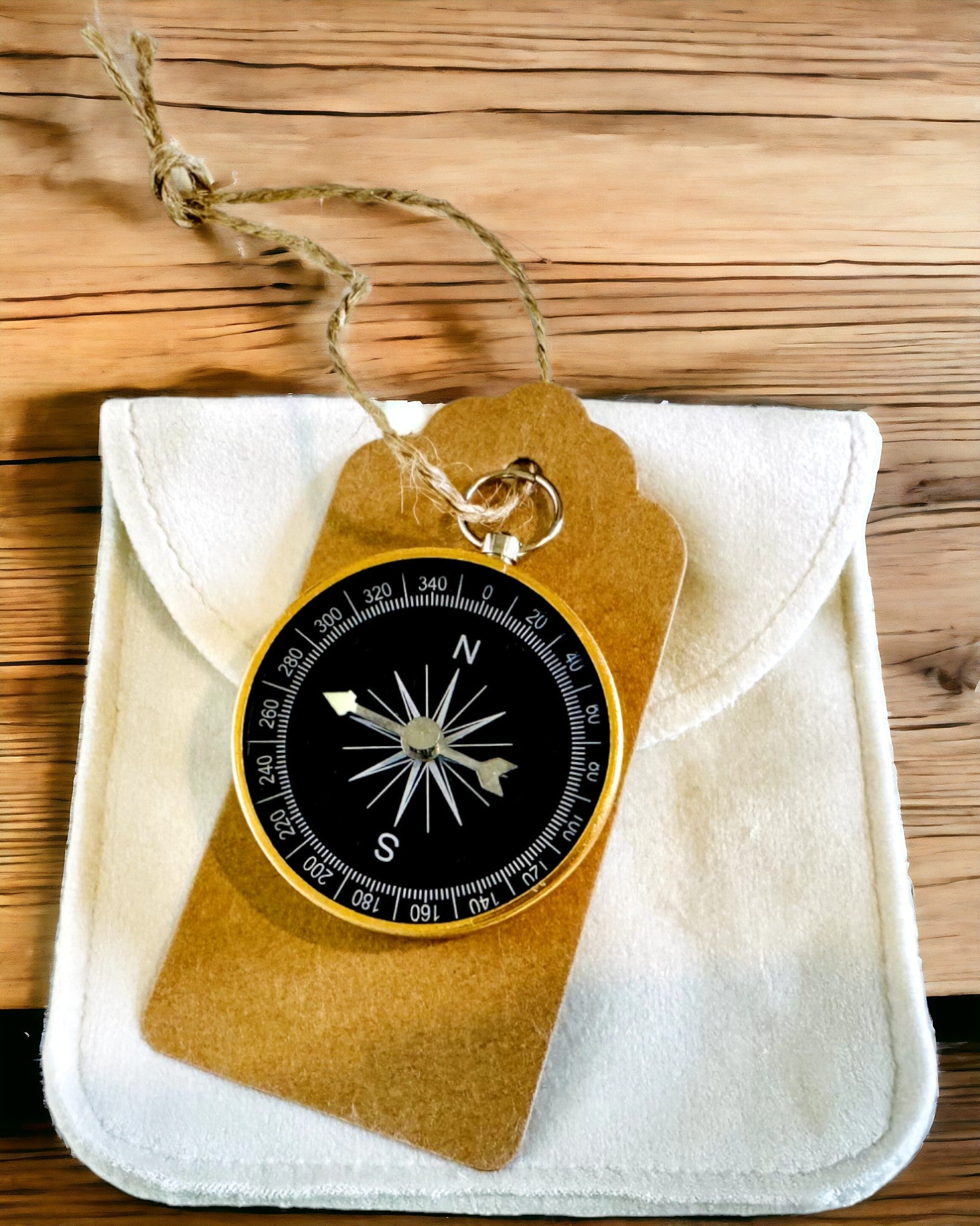 Συμπαγής Πυξίδα Πλοήγησης με Μεταλλικό Φινίρισμα – Απαραίτητο για Κάθε Ταξιδιώτη, με χάραξη