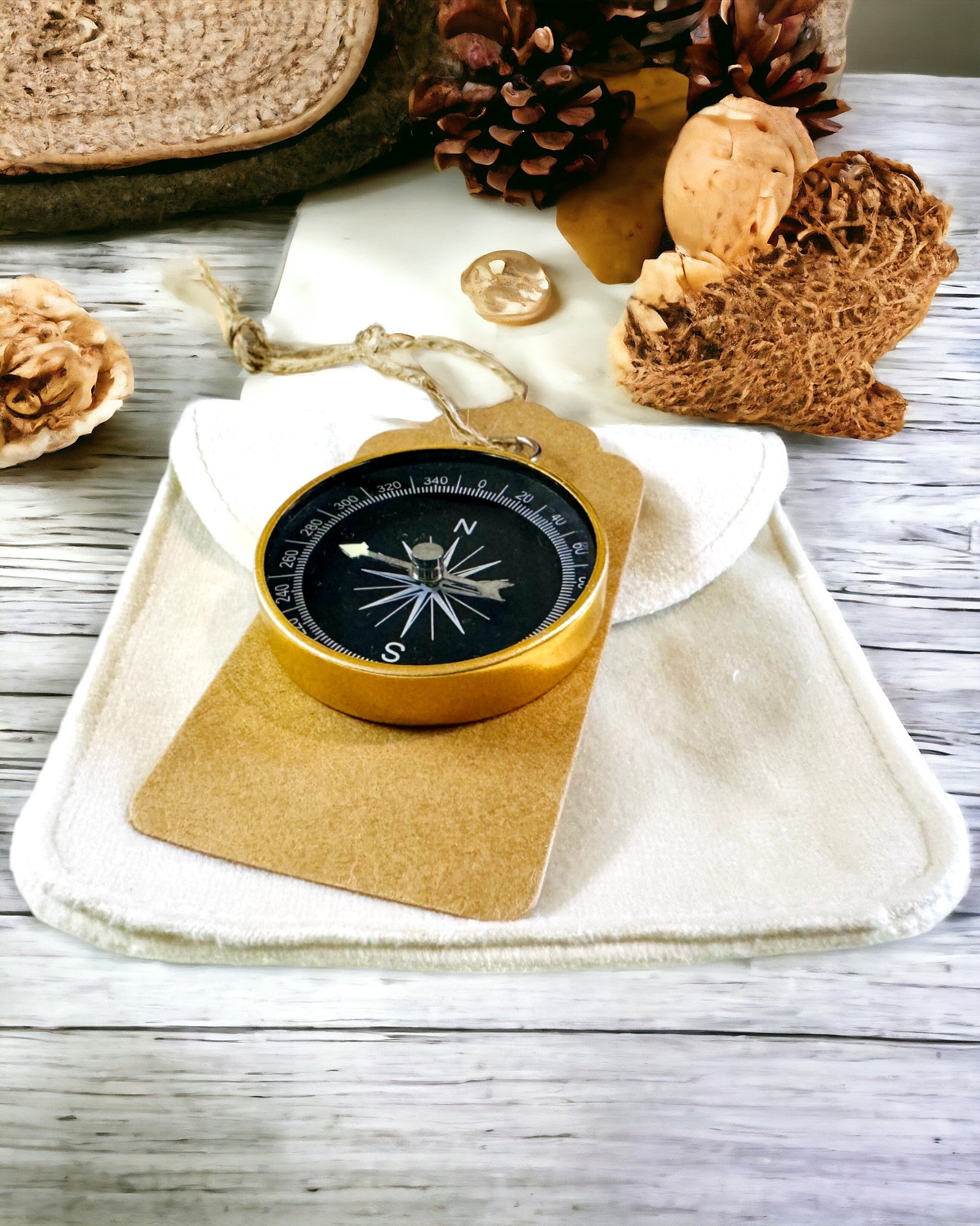 Συμπαγής Πυξίδα Πλοήγησης με Μεταλλικό Φινίρισμα – Απαραίτητο για Κάθε Ταξιδιώτη, με χάραξη